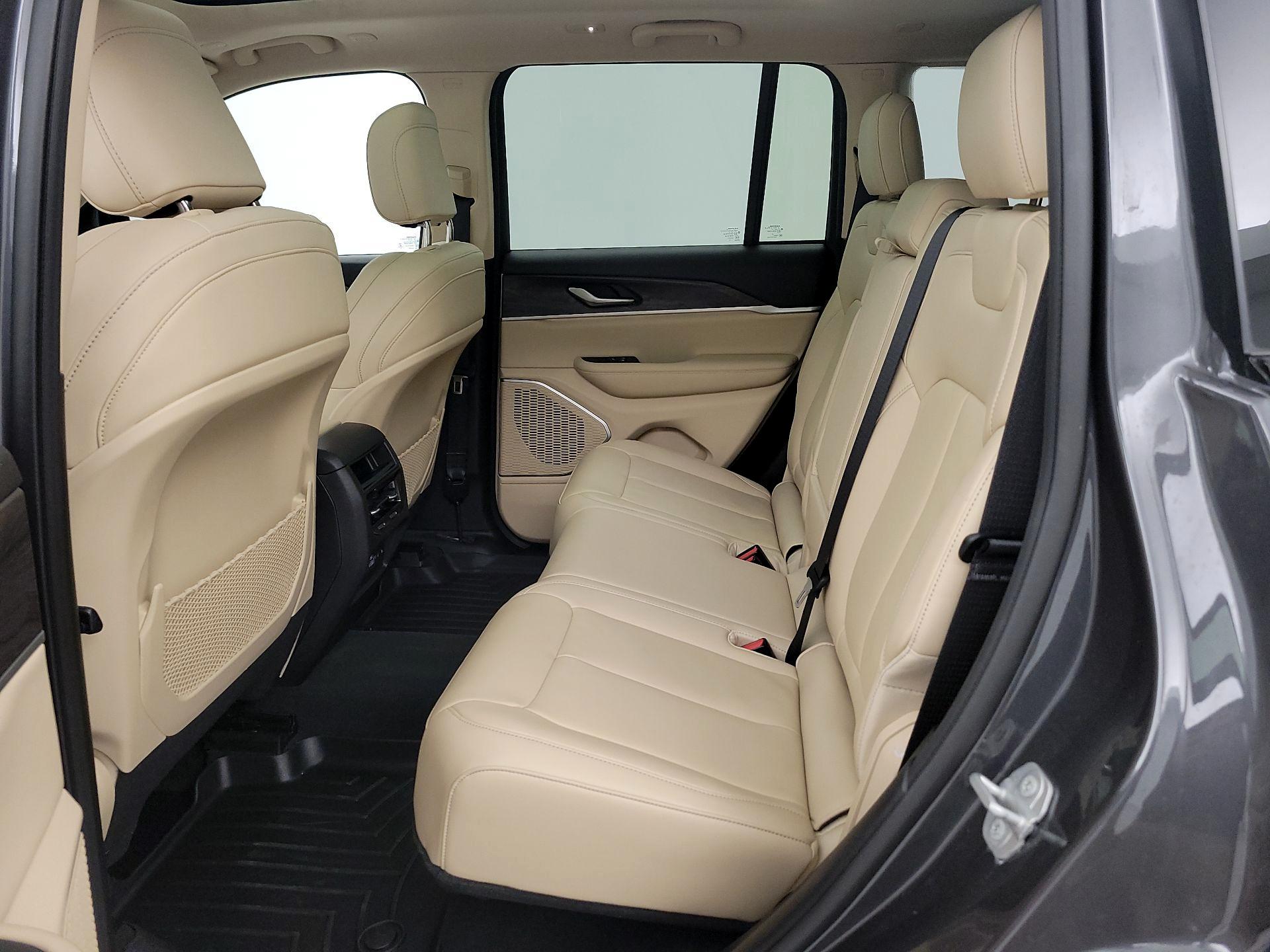 Thumbnail: 2022 Jeep Grand Cherokee - 20