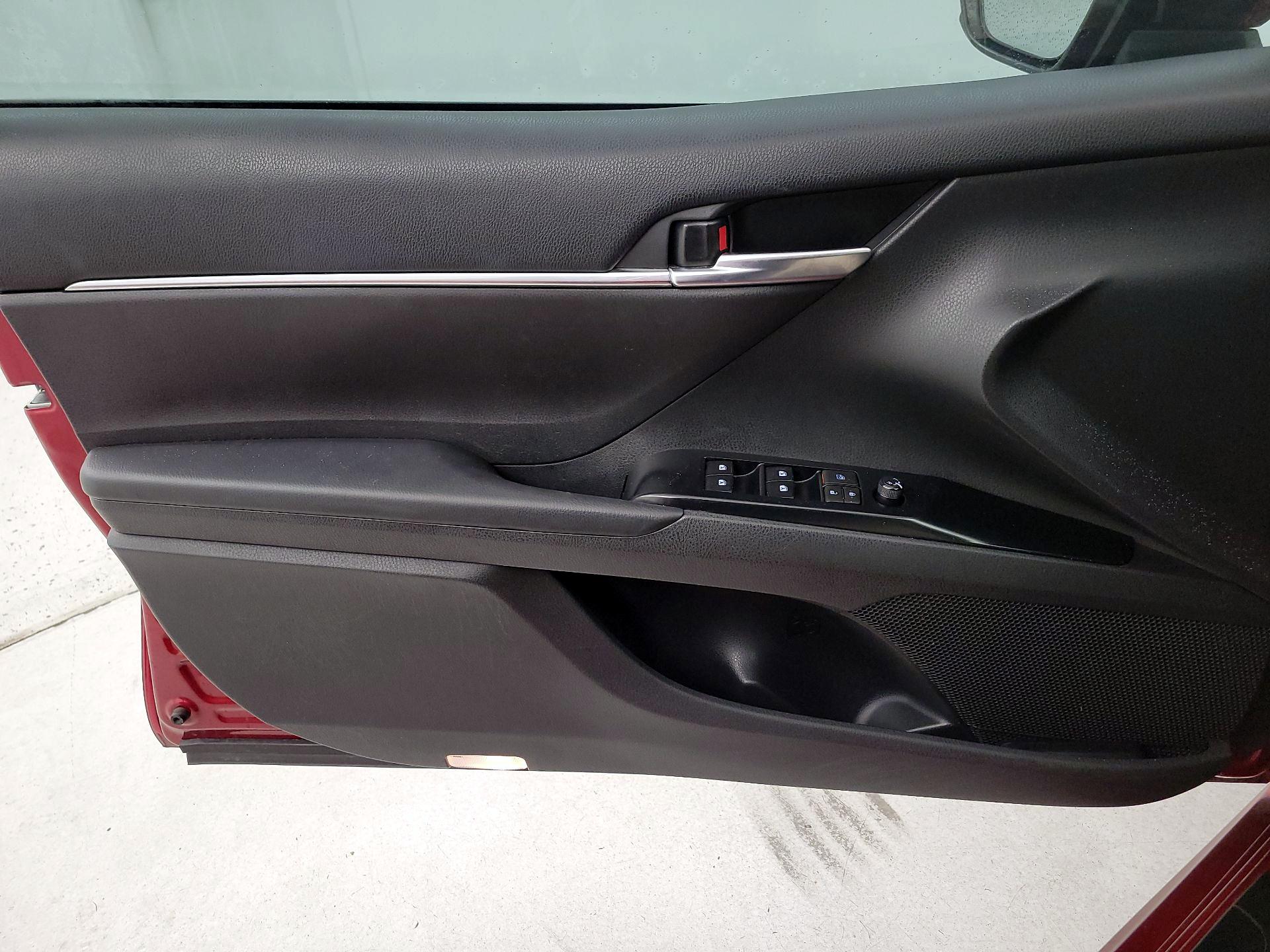 Thumbnail: 2018 Toyota Camry - 12