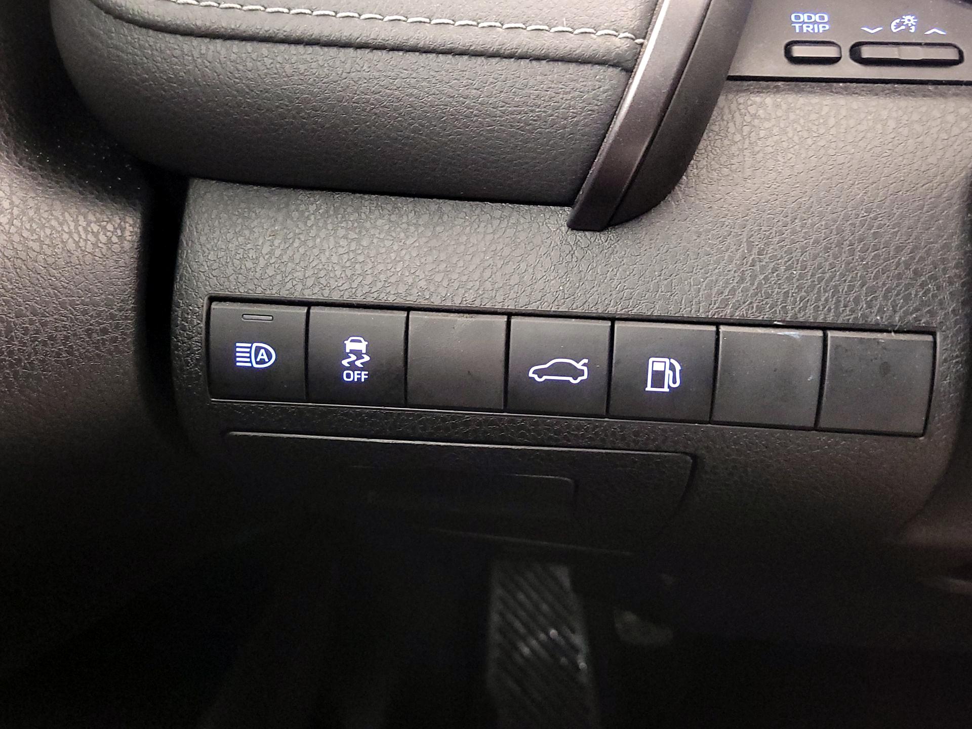 Thumbnail: 2018 Toyota Camry - 13