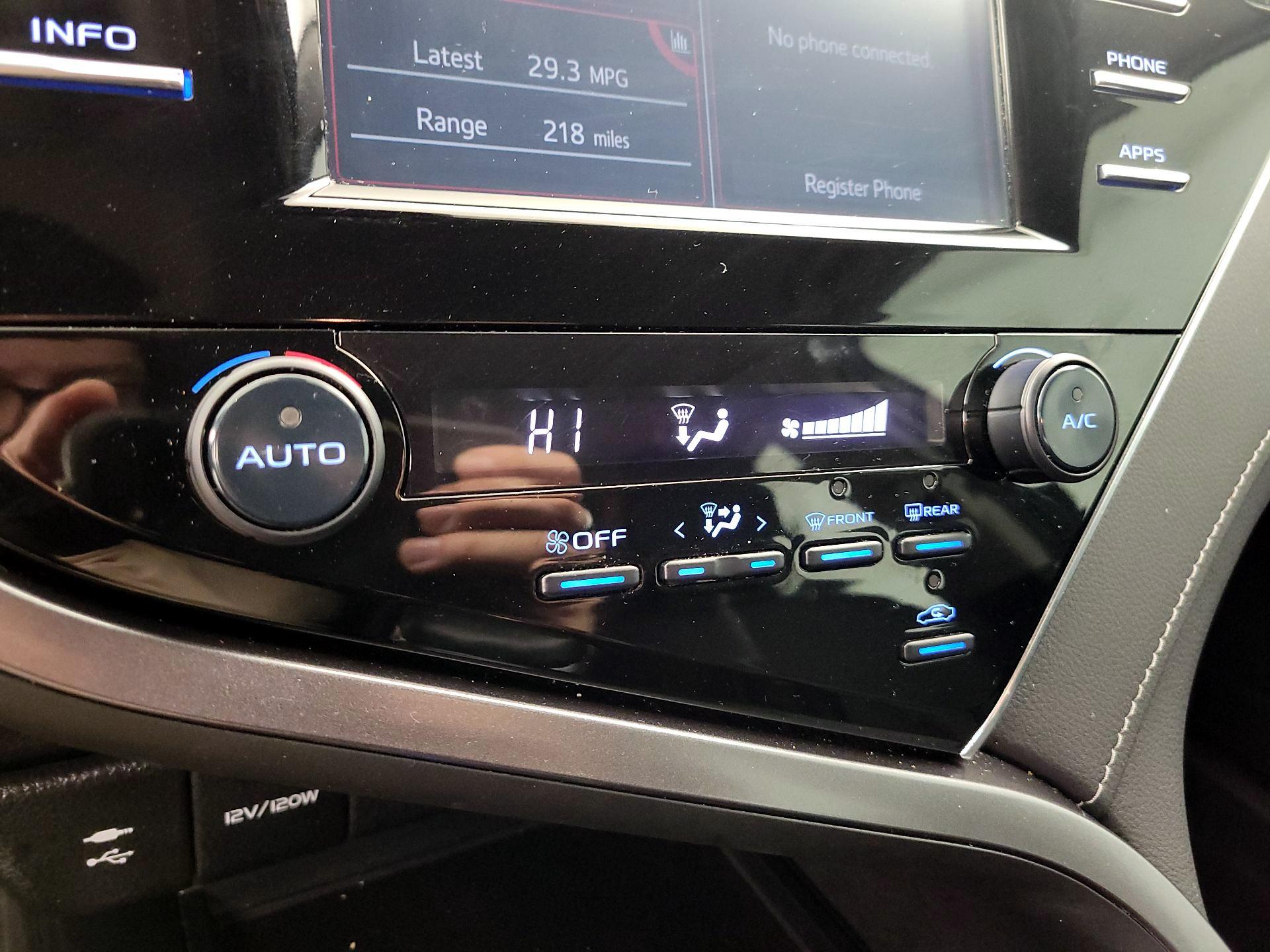 Thumbnail: 2018 Toyota Camry - 16