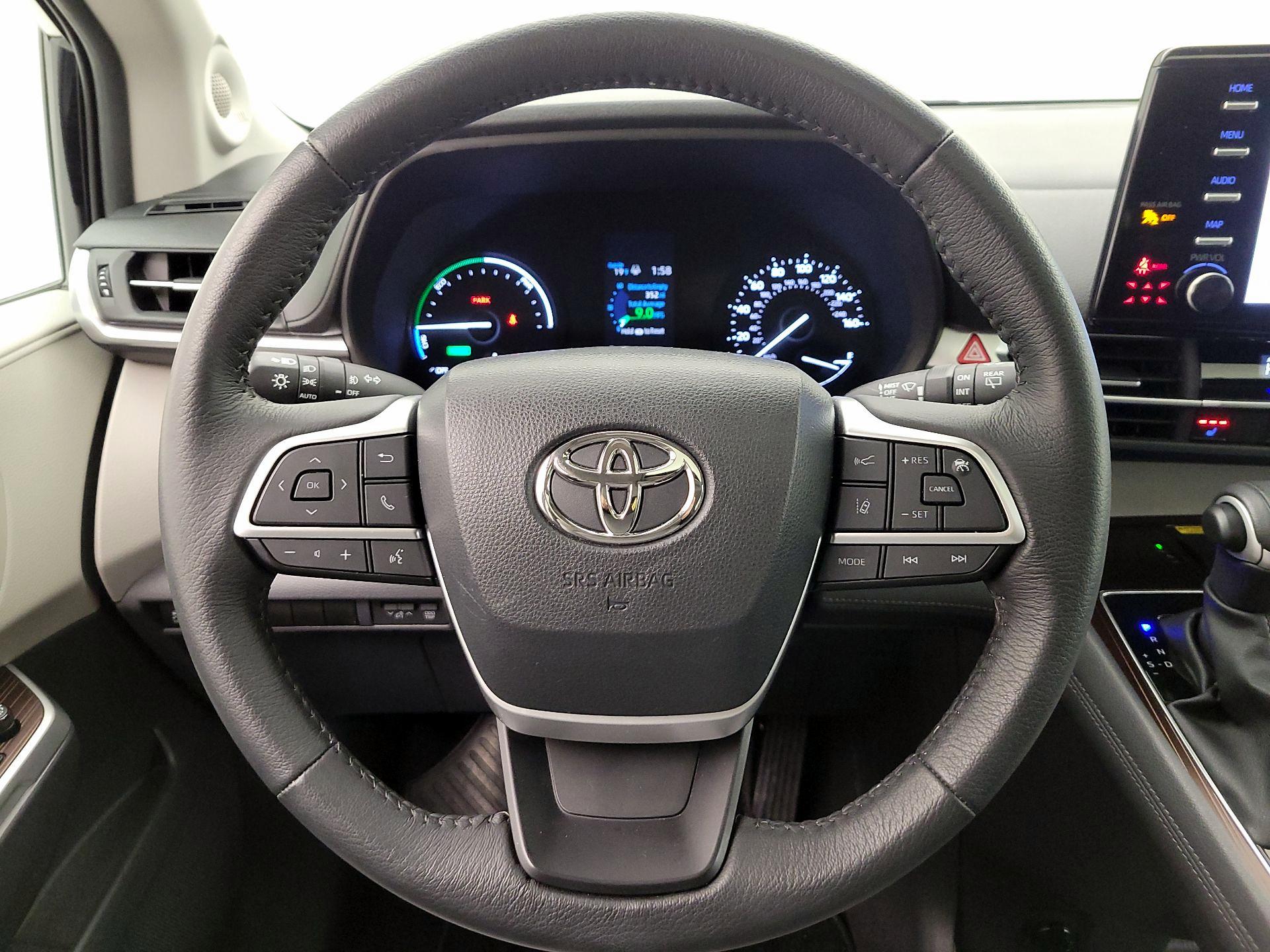 Thumbnail: 2023 Toyota Sienna - 10