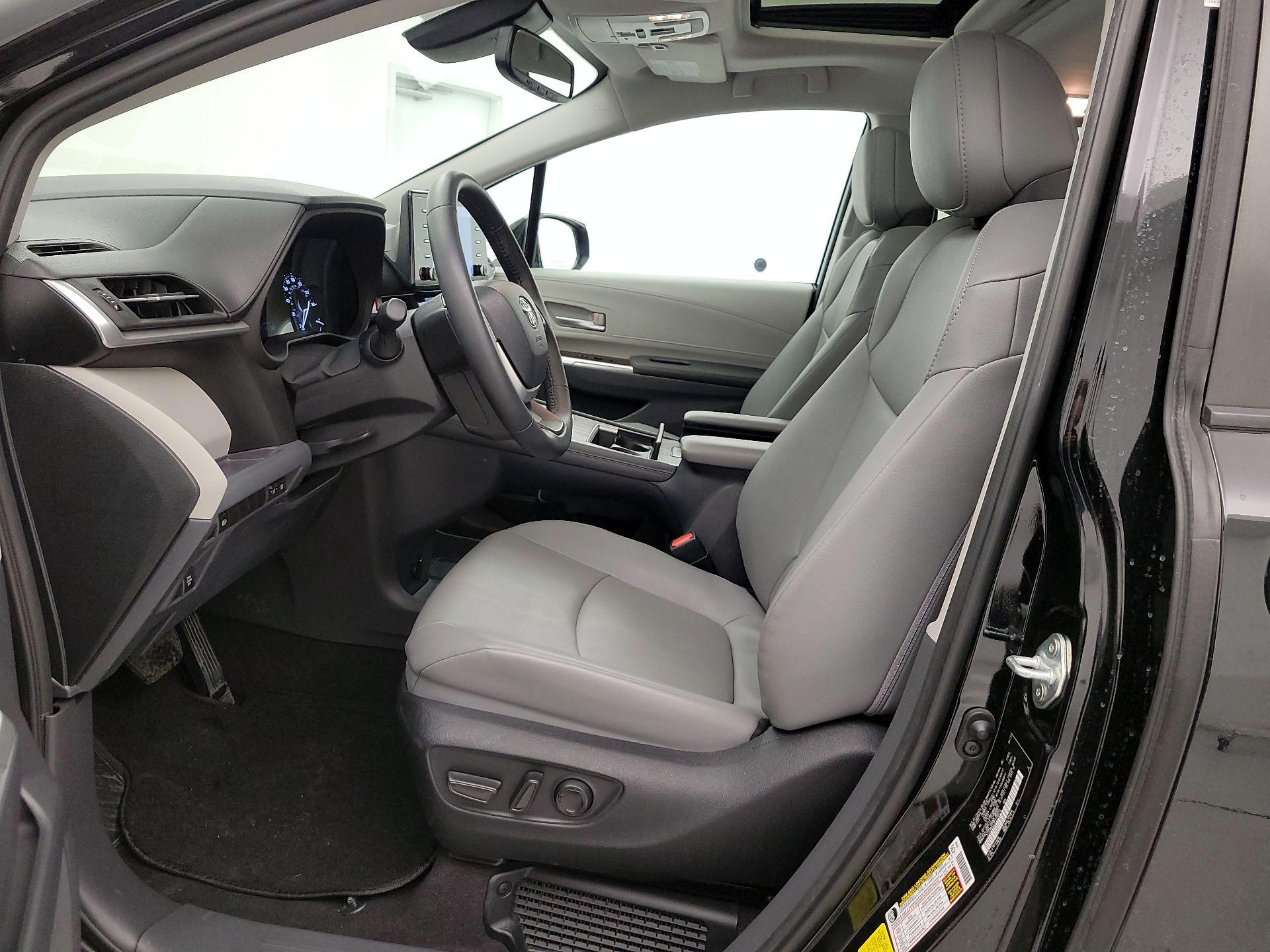 Thumbnail: 2023 Toyota Sienna - 11