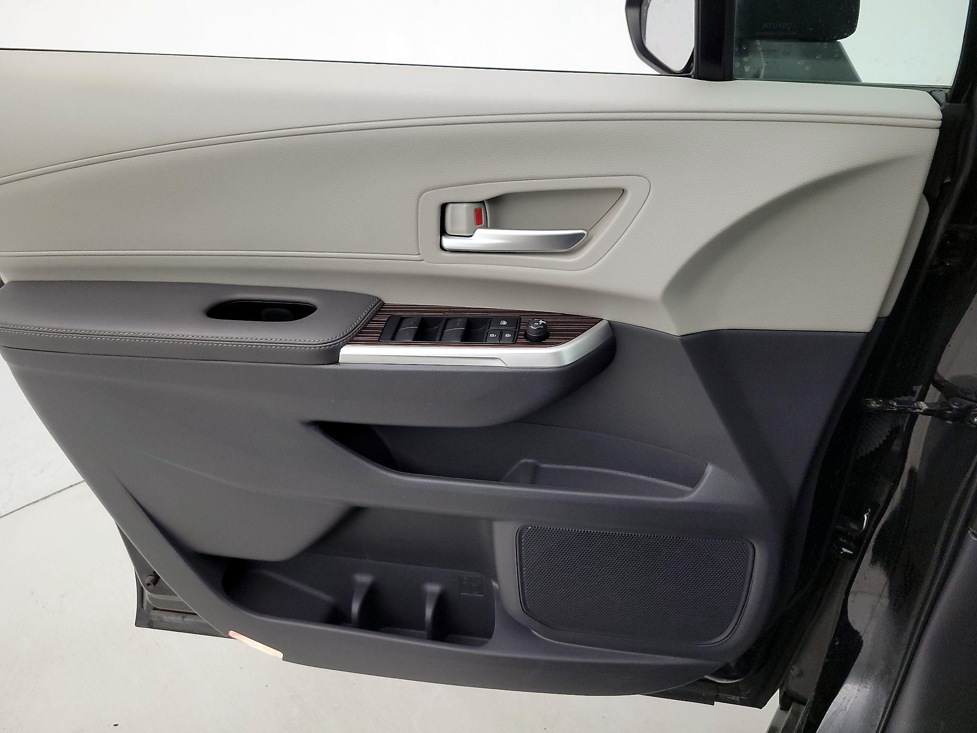 Thumbnail: 2023 Toyota Sienna - 12