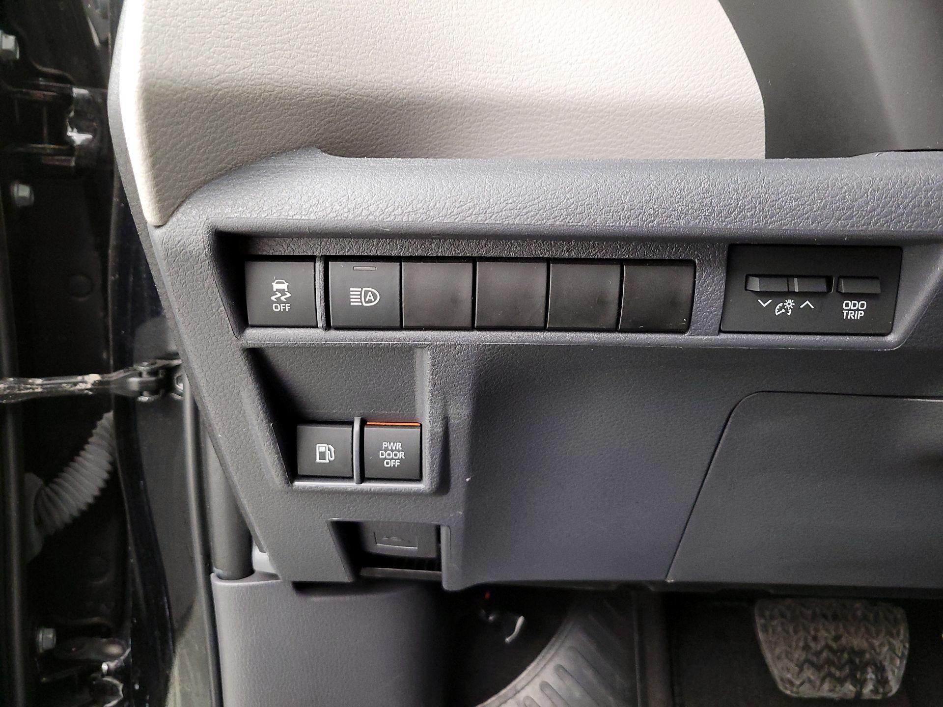 Thumbnail: 2023 Toyota Sienna - 13