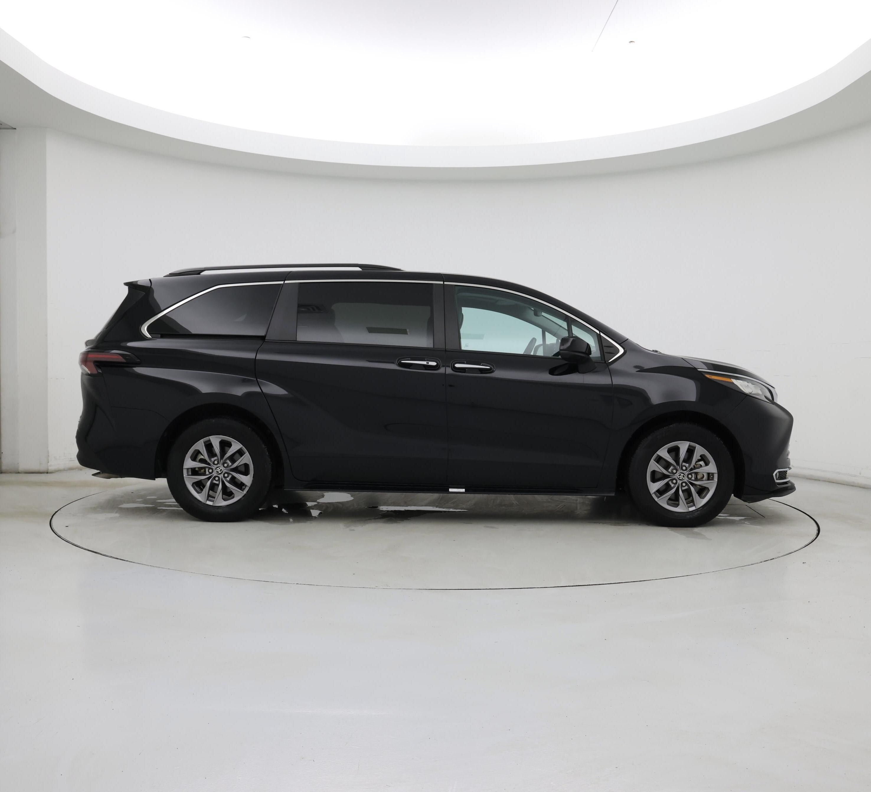 Thumbnail: 2023 Toyota Sienna - 7