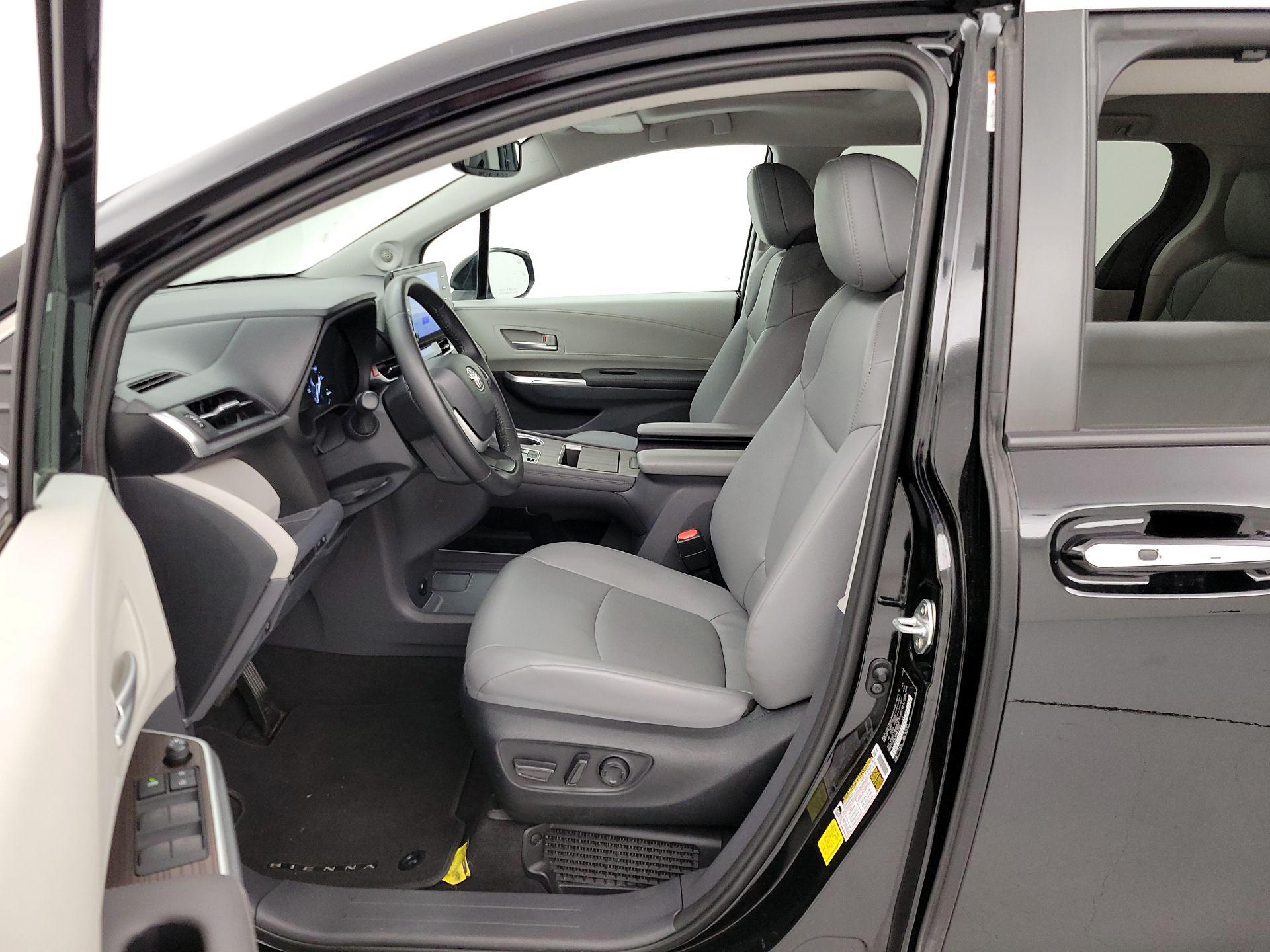 Thumbnail: 2023 Toyota Sienna - 11