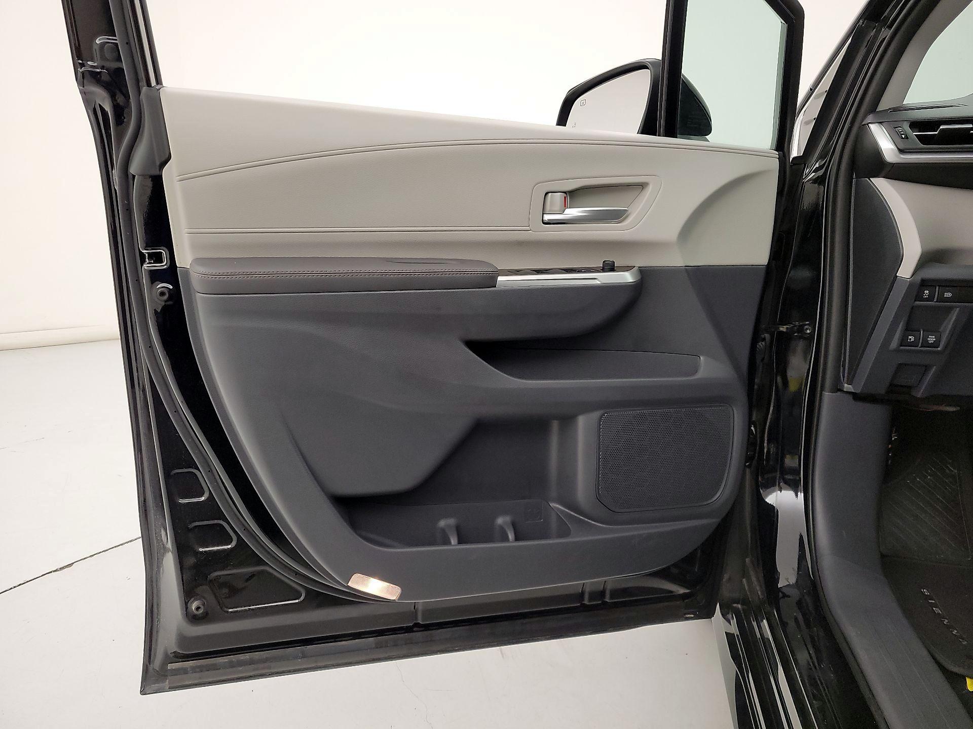 Thumbnail: 2023 Toyota Sienna - 12