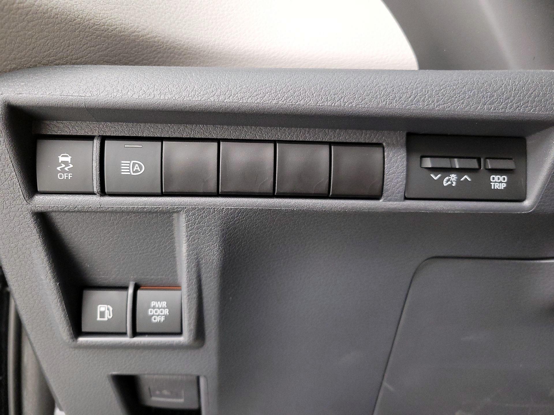 Thumbnail: 2023 Toyota Sienna - 13