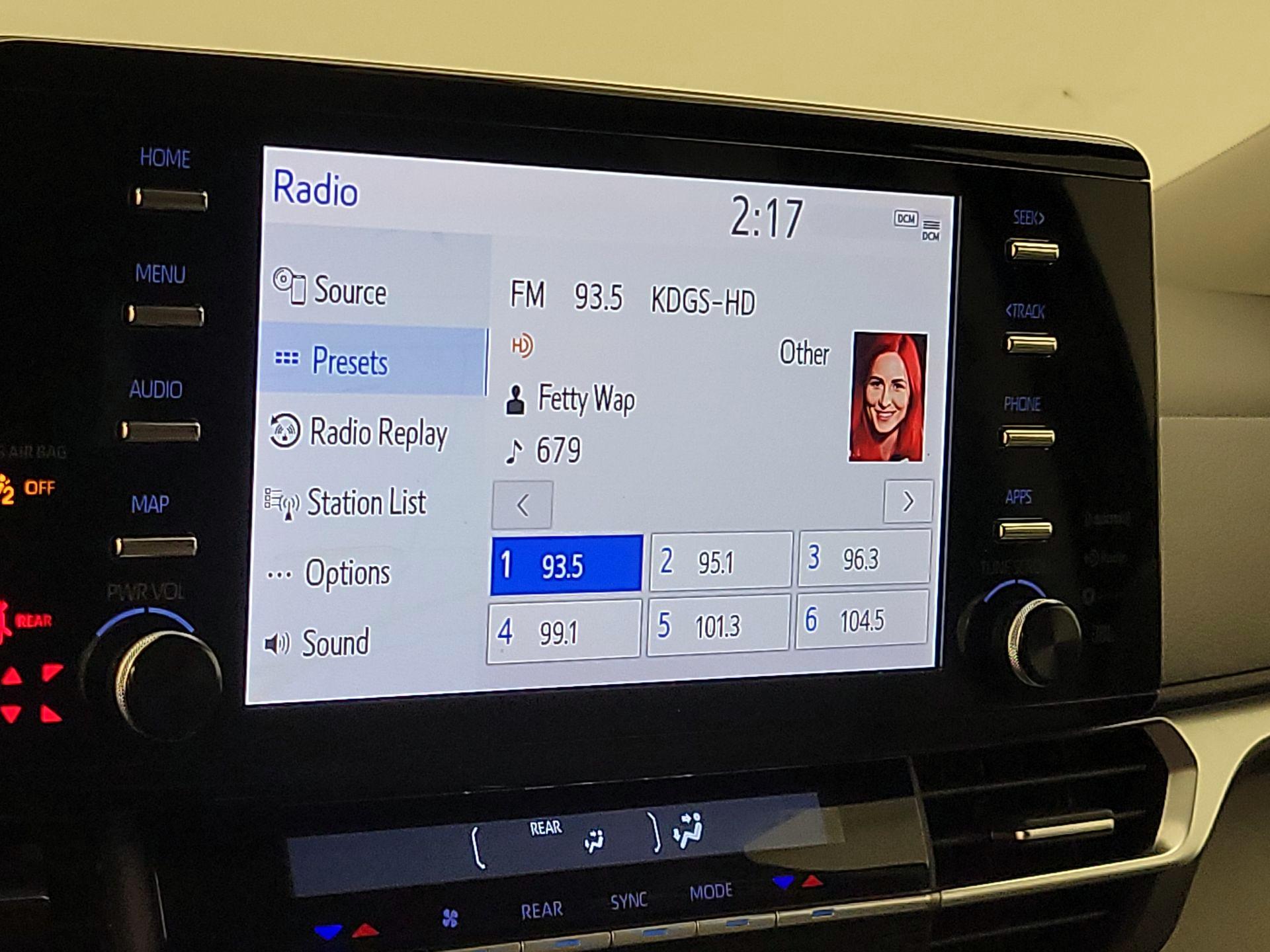 Thumbnail: 2023 Toyota Sienna - 16