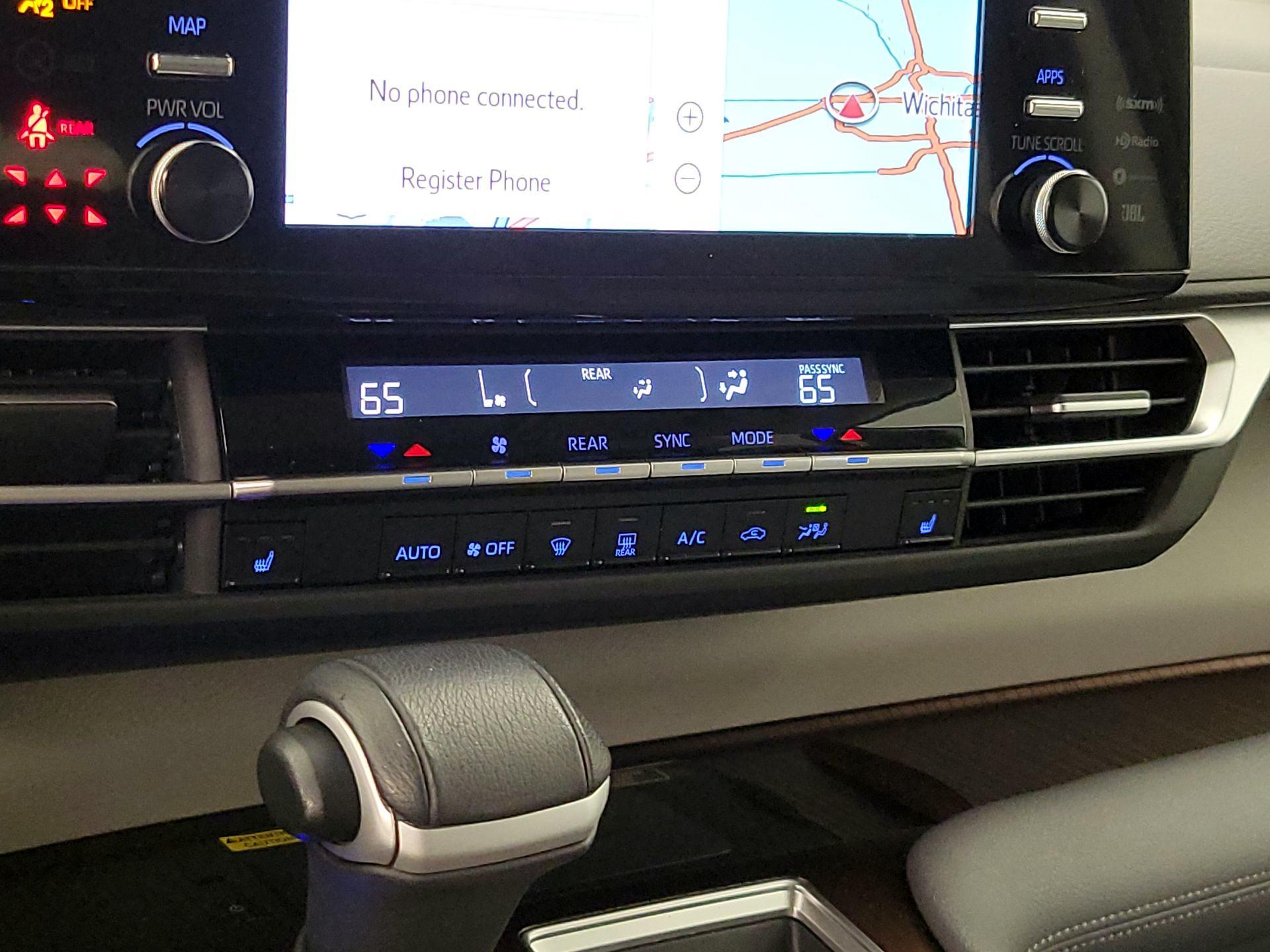 Thumbnail: 2023 Toyota Sienna - 17