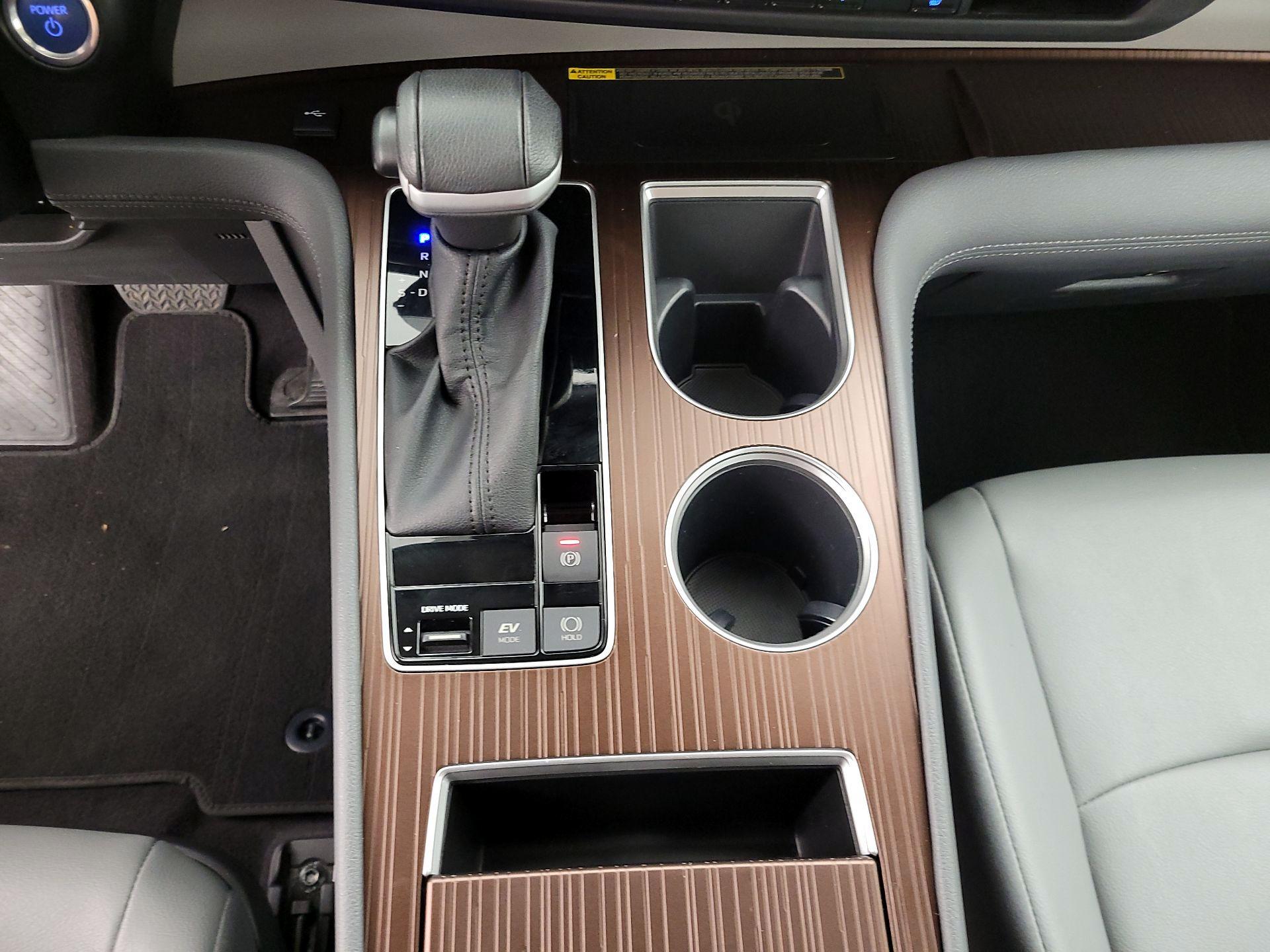 Thumbnail: 2023 Toyota Sienna - 18