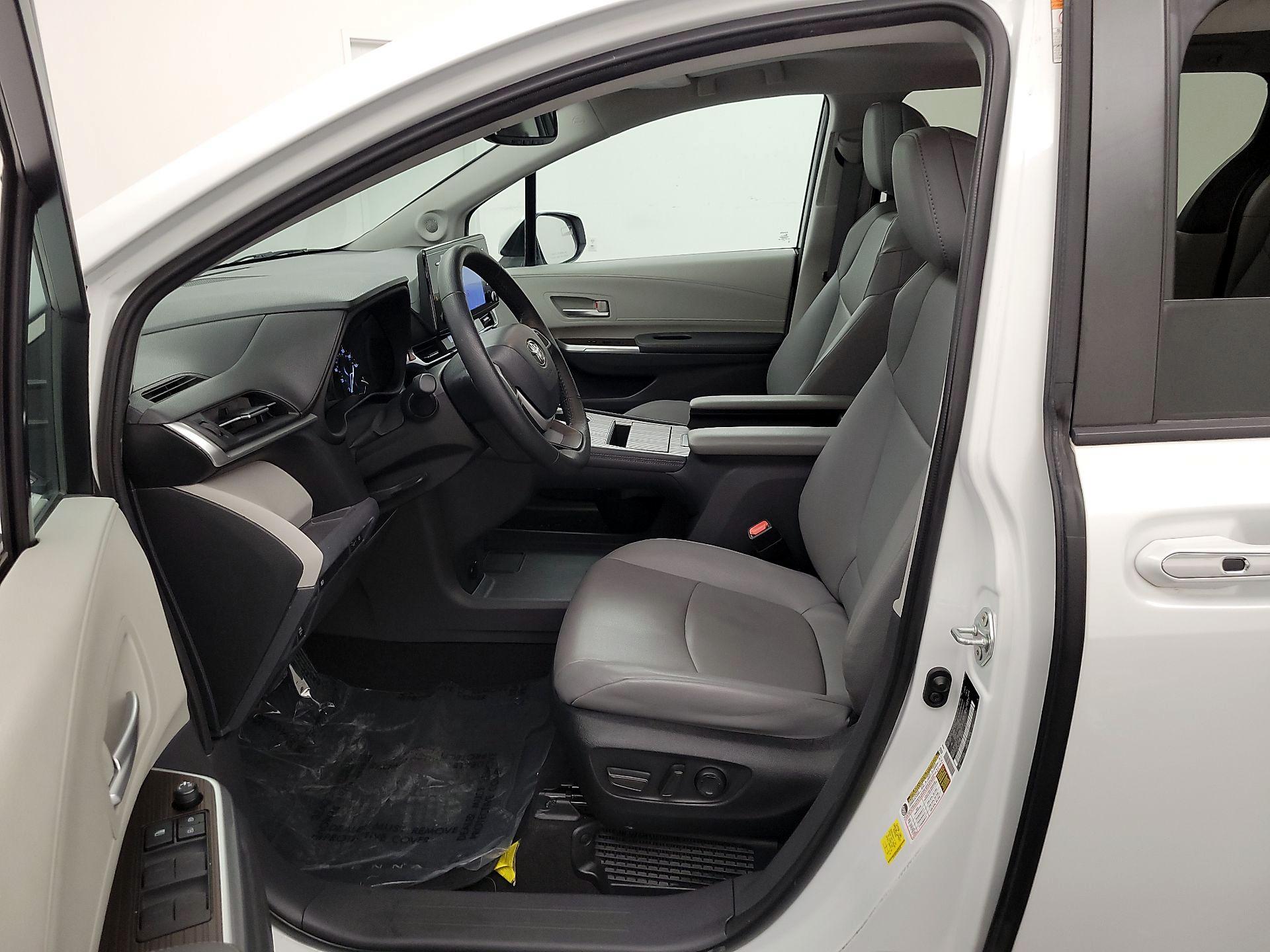 Thumbnail: 2022 Toyota Sienna - 11