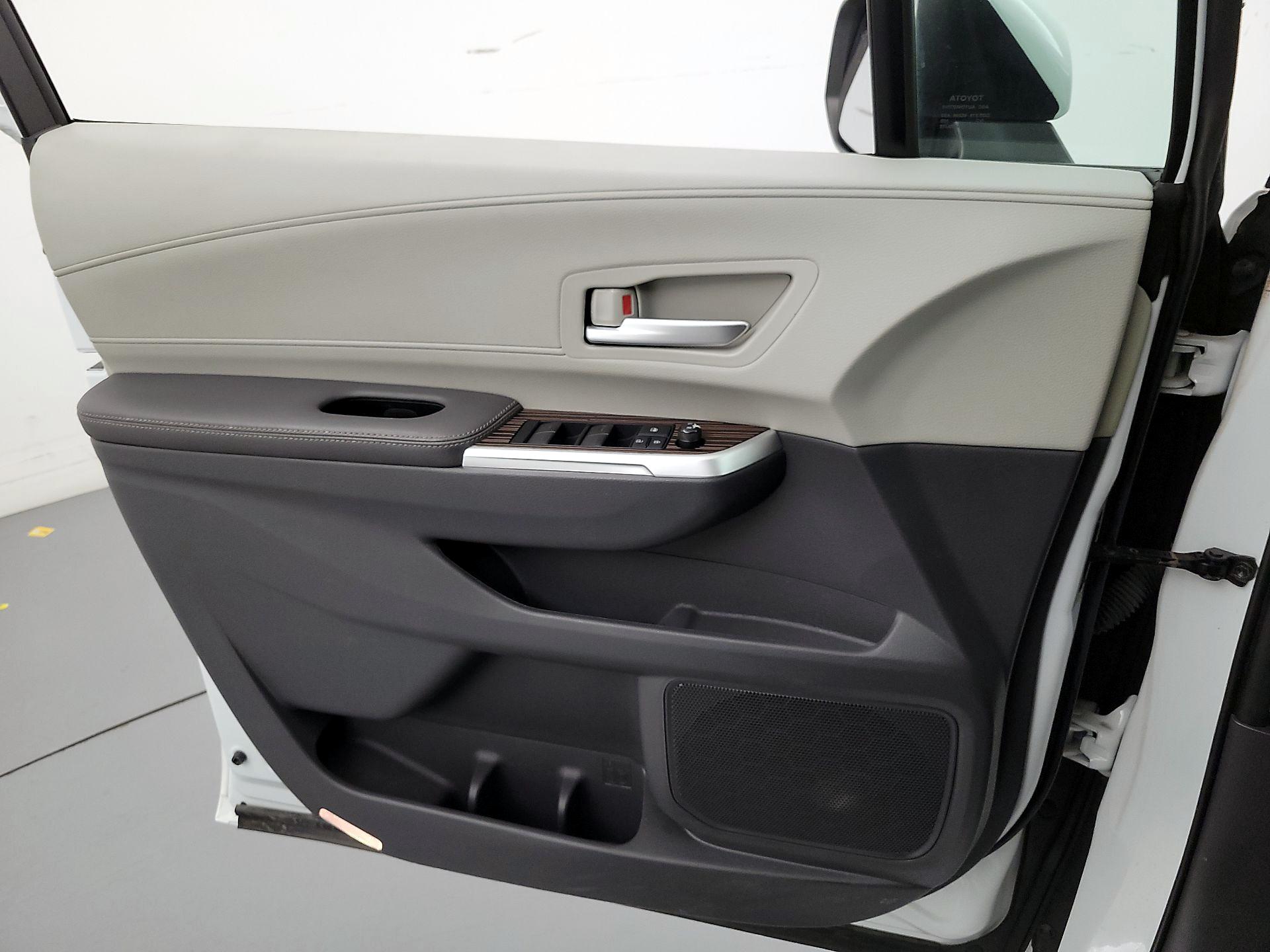 Thumbnail: 2022 Toyota Sienna - 12