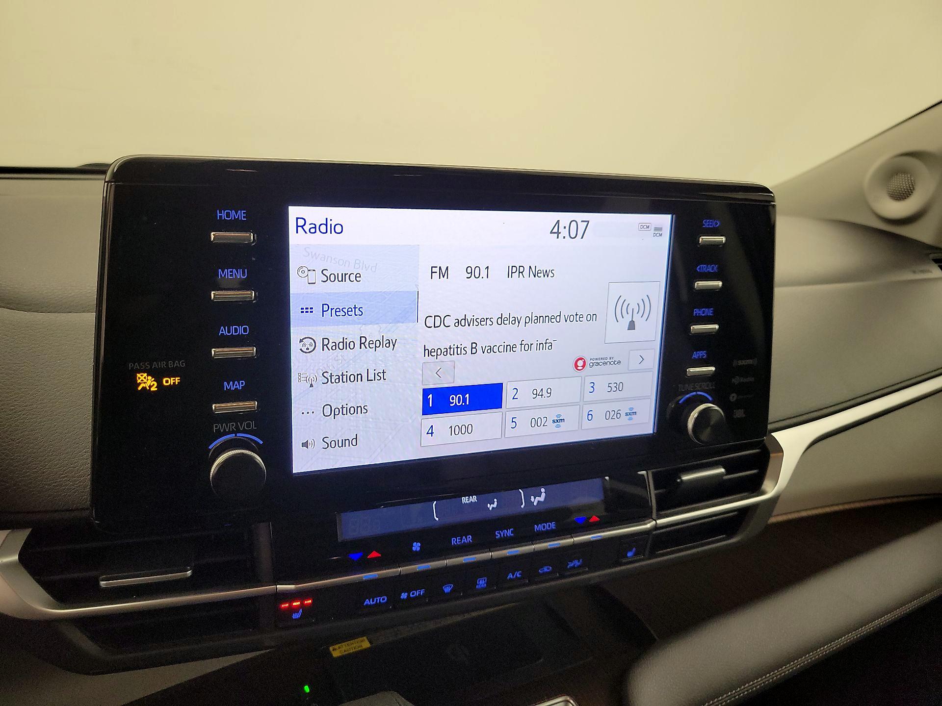 Thumbnail: 2022 Toyota Sienna - 16