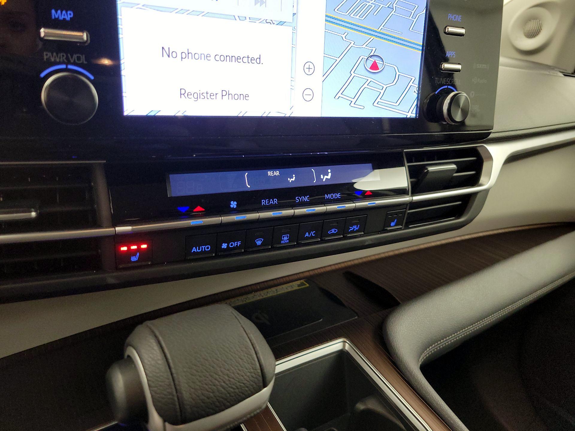 Thumbnail: 2022 Toyota Sienna - 17