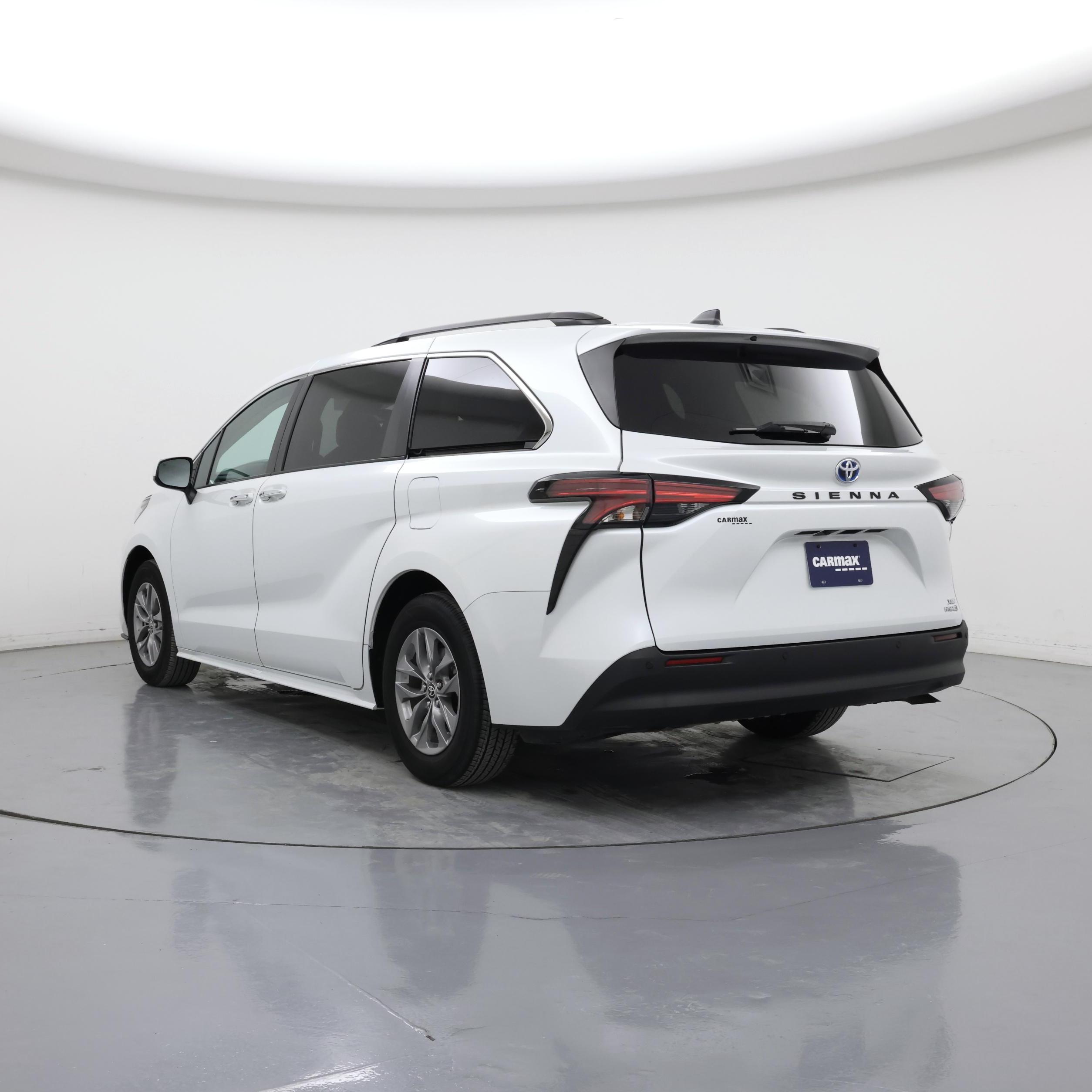 Thumbnail: 2022 Toyota Sienna - 2