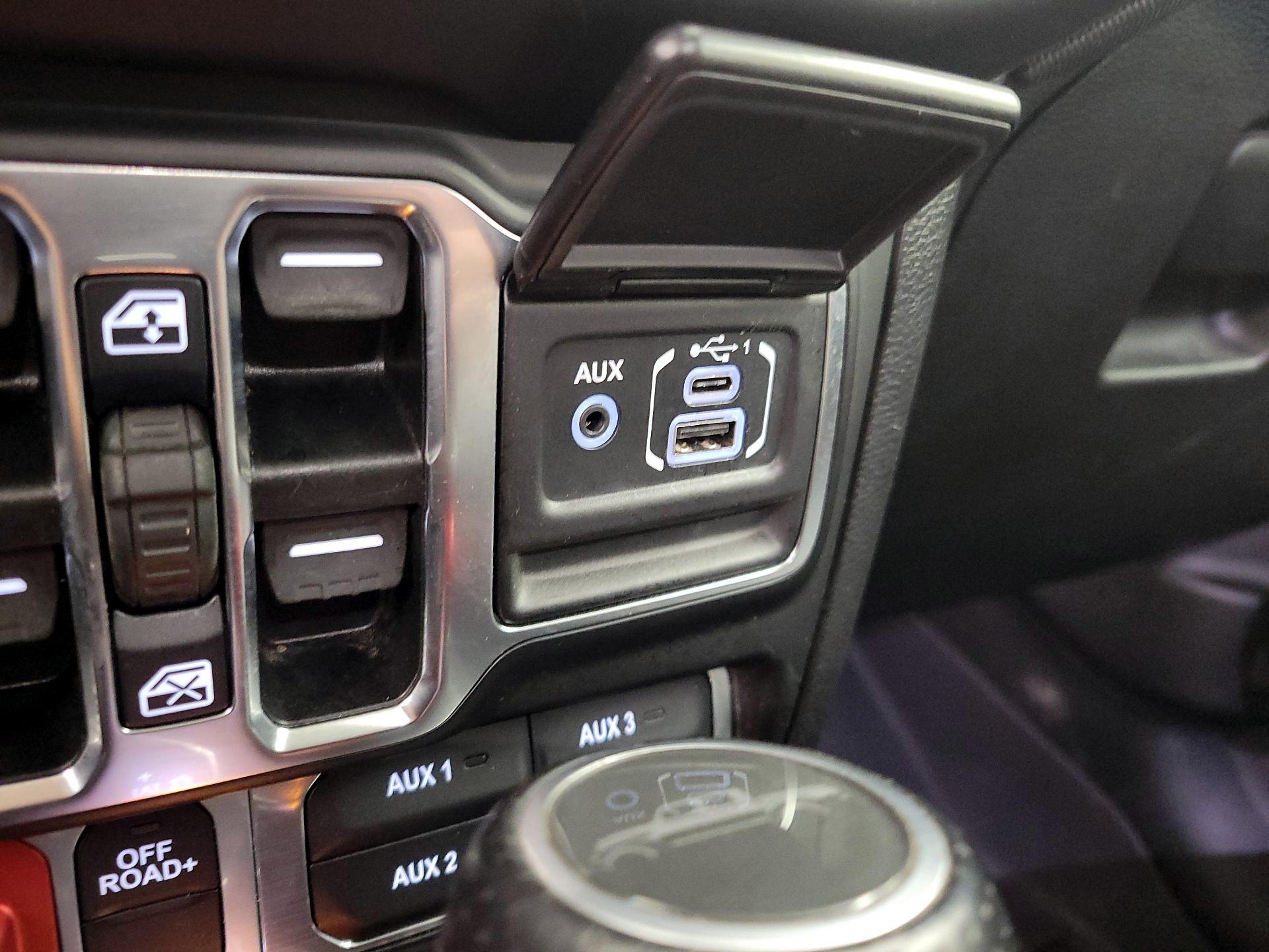 Thumbnail: 2021 Jeep Gladiator - 17