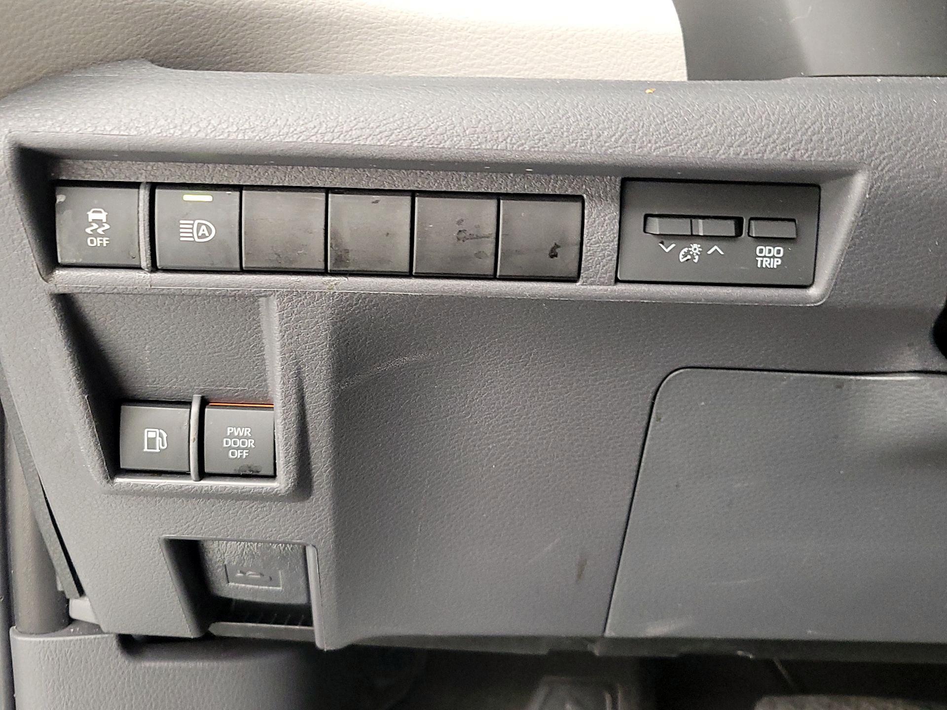 Thumbnail: 2023 Toyota Sienna - 13