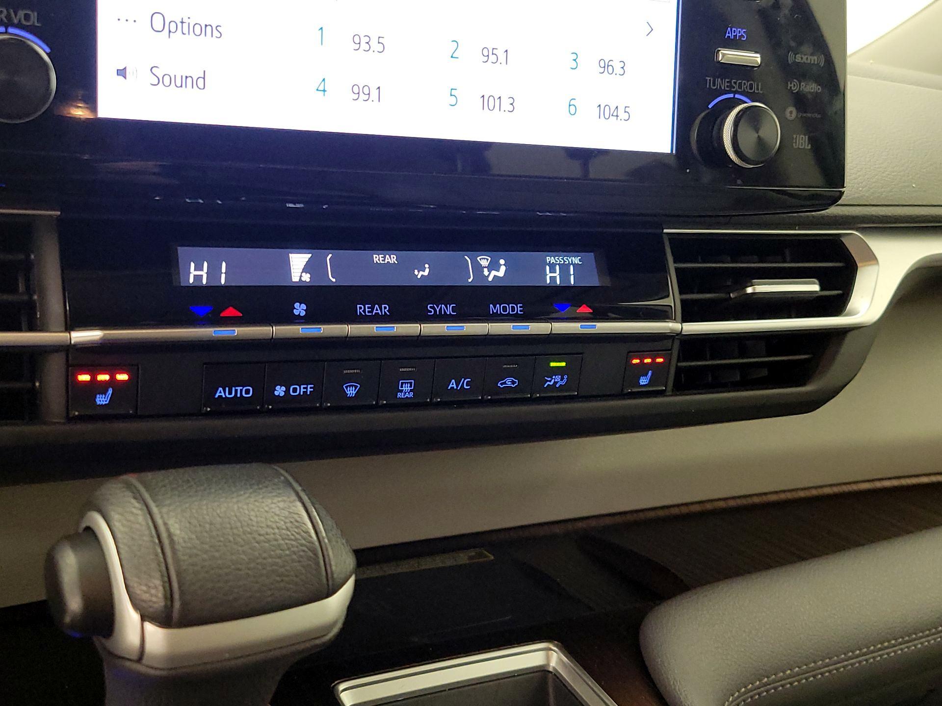 Thumbnail: 2023 Toyota Sienna - 17