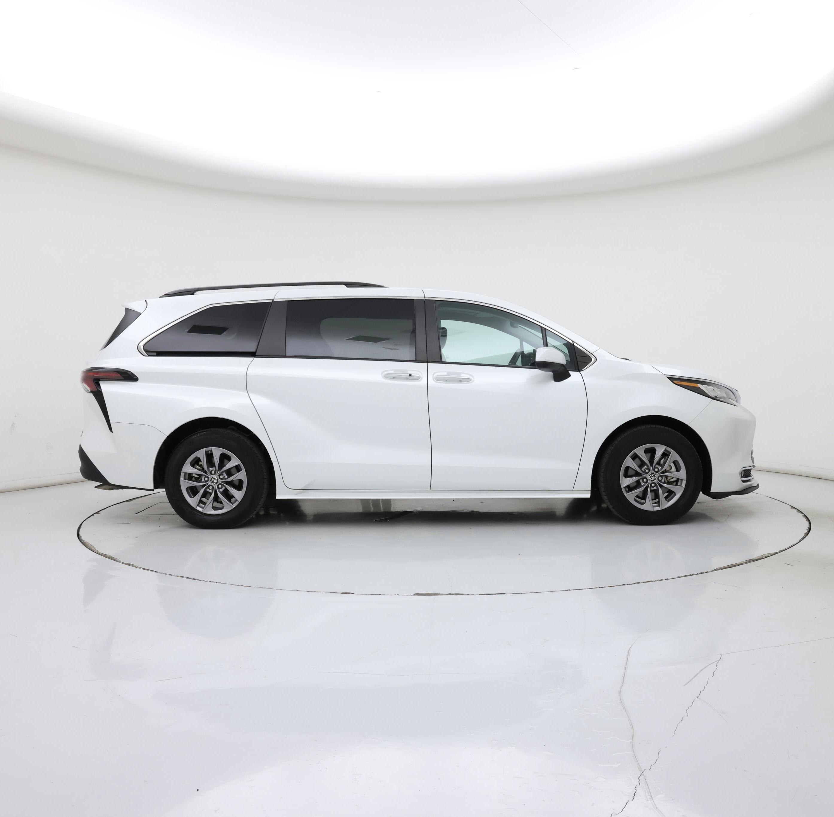 Thumbnail: 2023 Toyota Sienna - 7