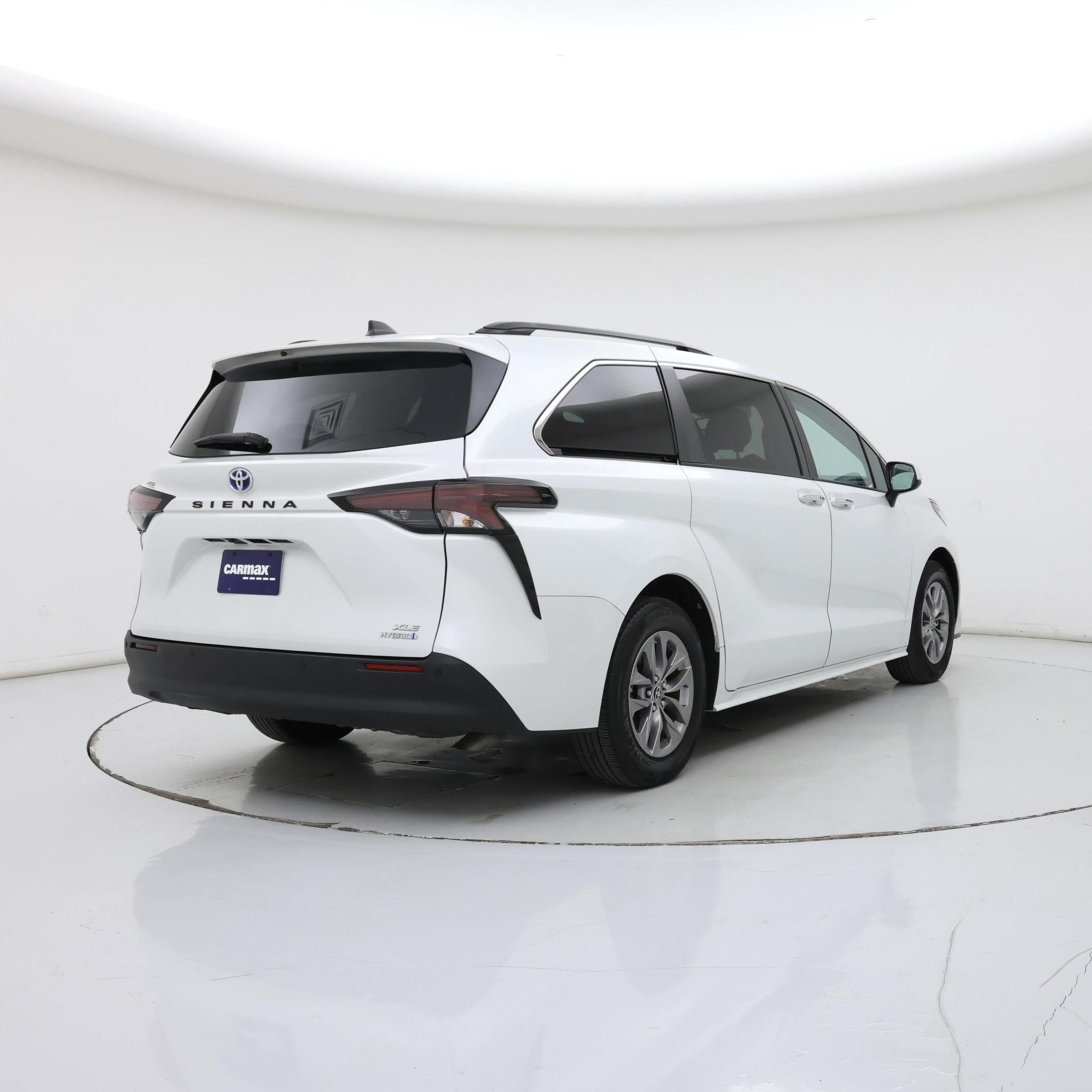 Thumbnail: 2023 Toyota Sienna - 8