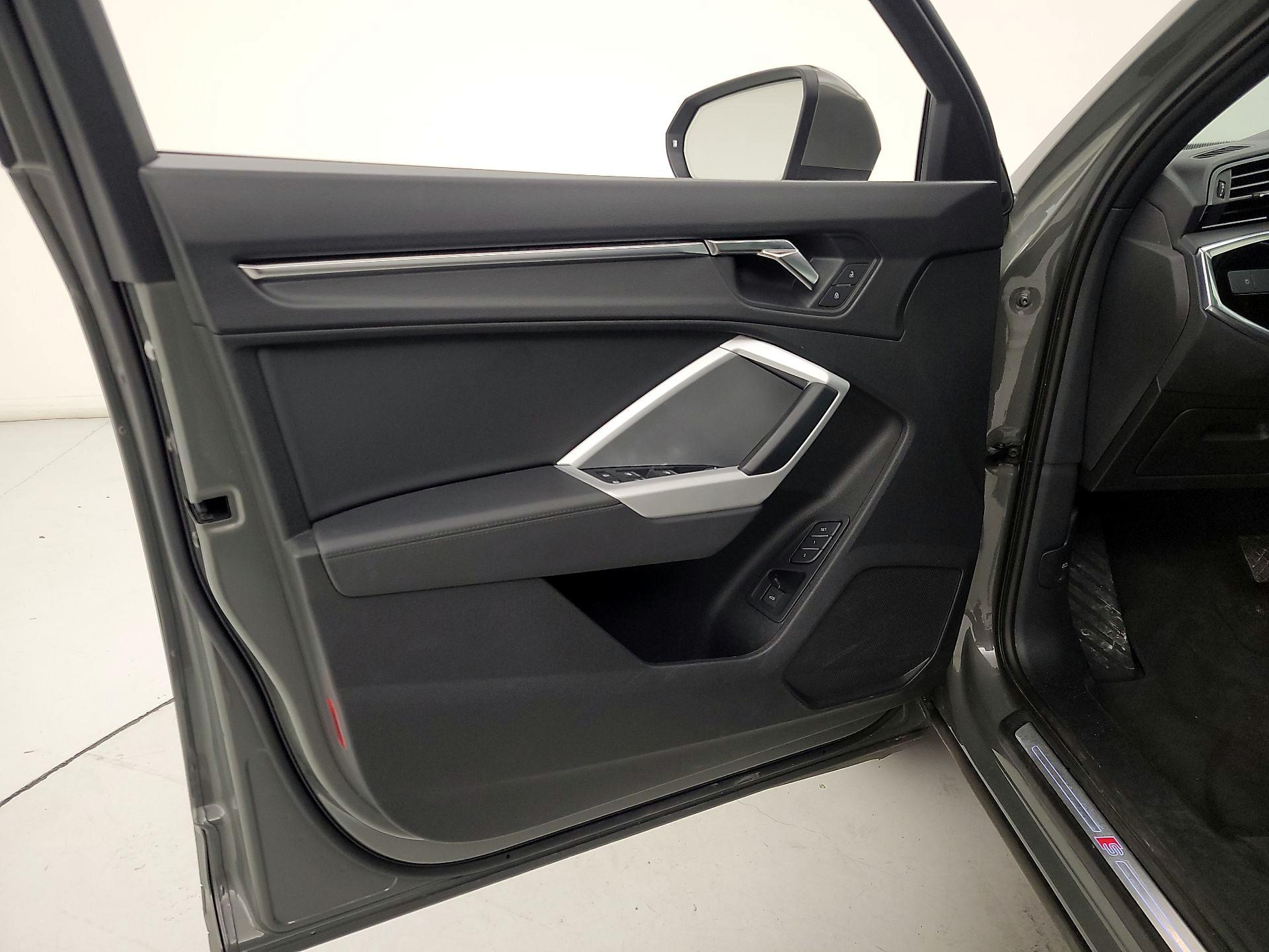 Thumbnail: 2022 Audi Q3 - 10