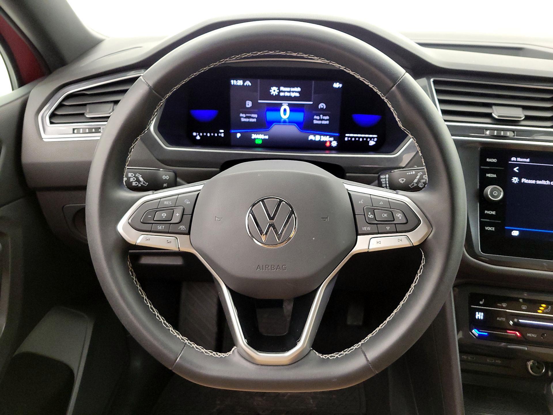 Thumbnail: 2022 Volkswagen Tiguan - 10