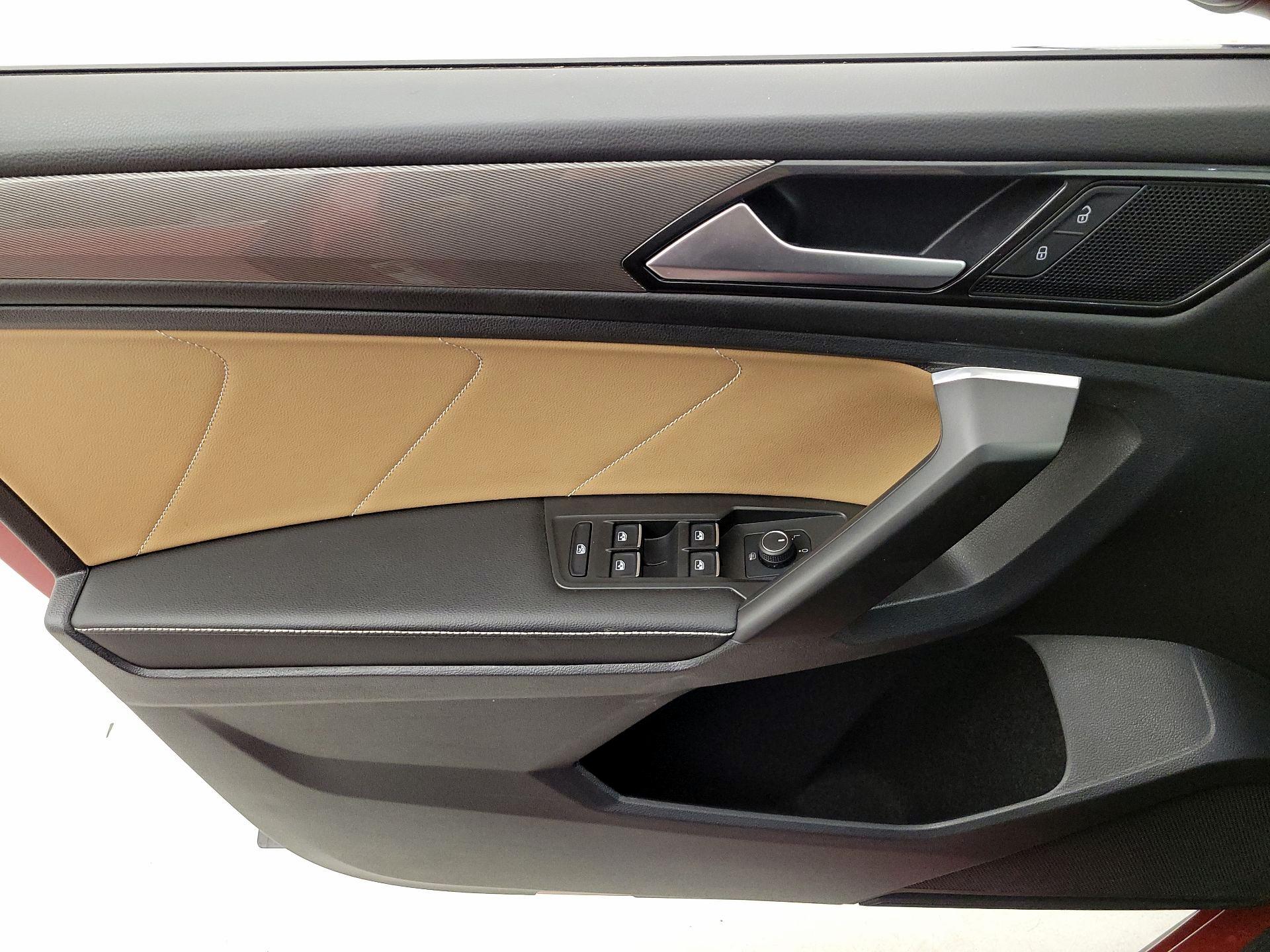 Thumbnail: 2022 Volkswagen Tiguan - 12