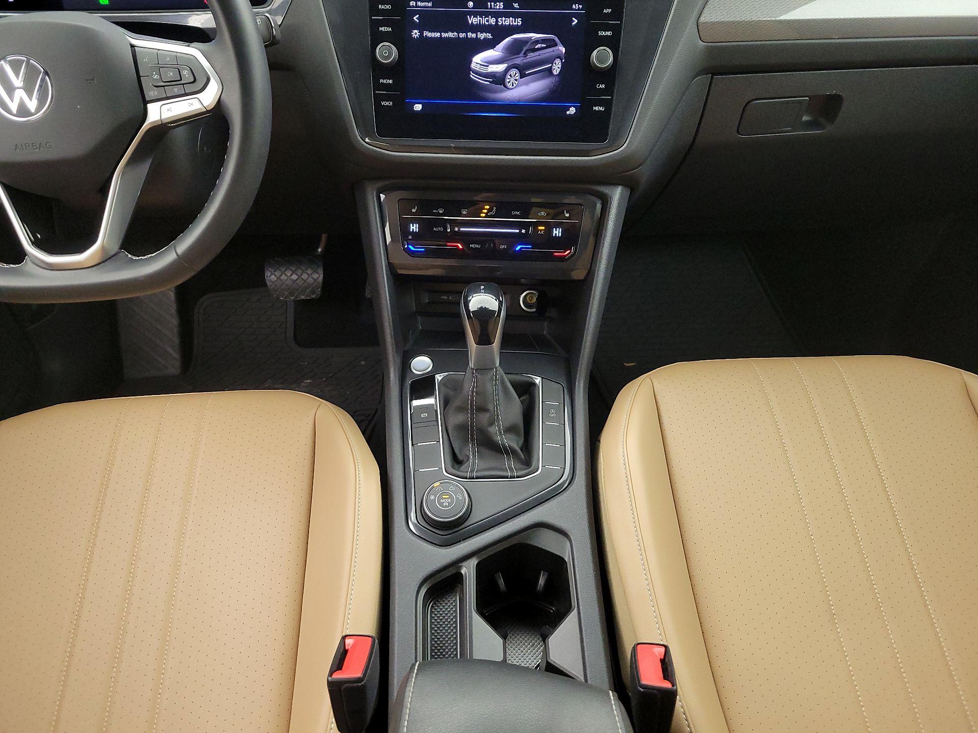 Thumbnail: 2022 Volkswagen Tiguan - 17