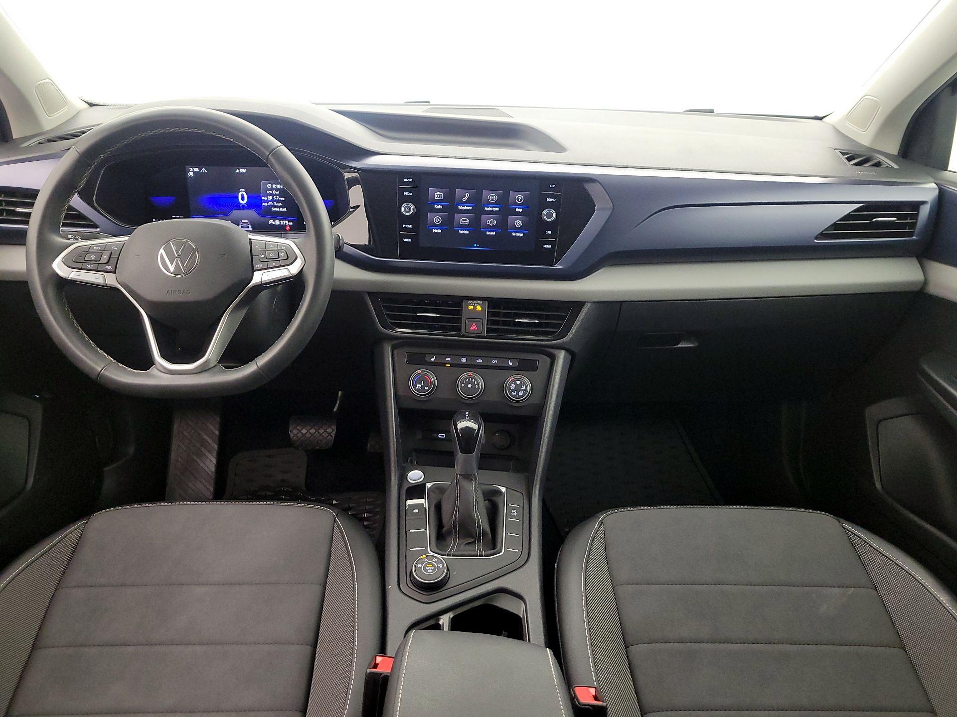 Thumbnail: 2022 Volkswagen Taos - 9