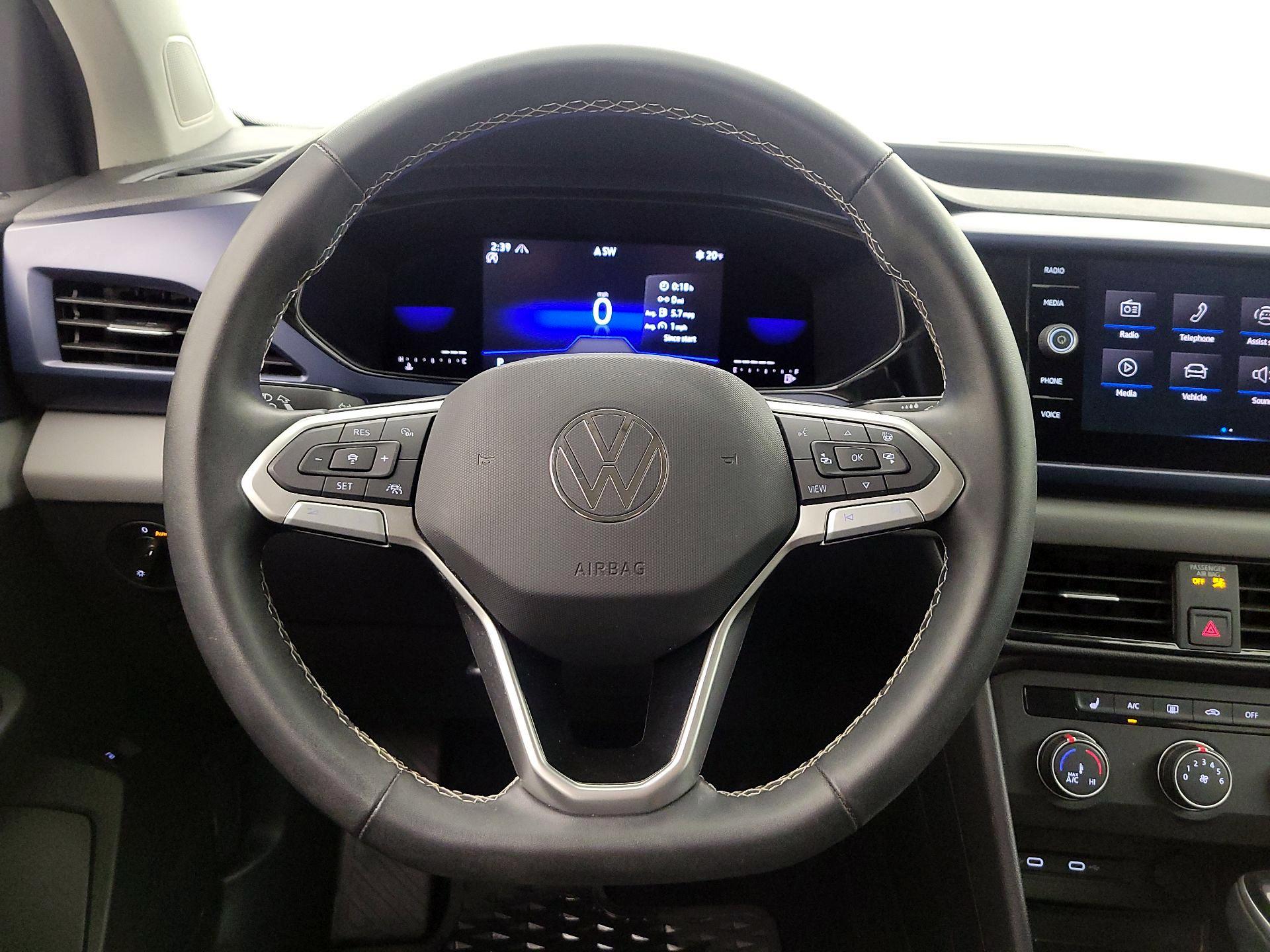 Thumbnail: 2022 Volkswagen Taos - 10