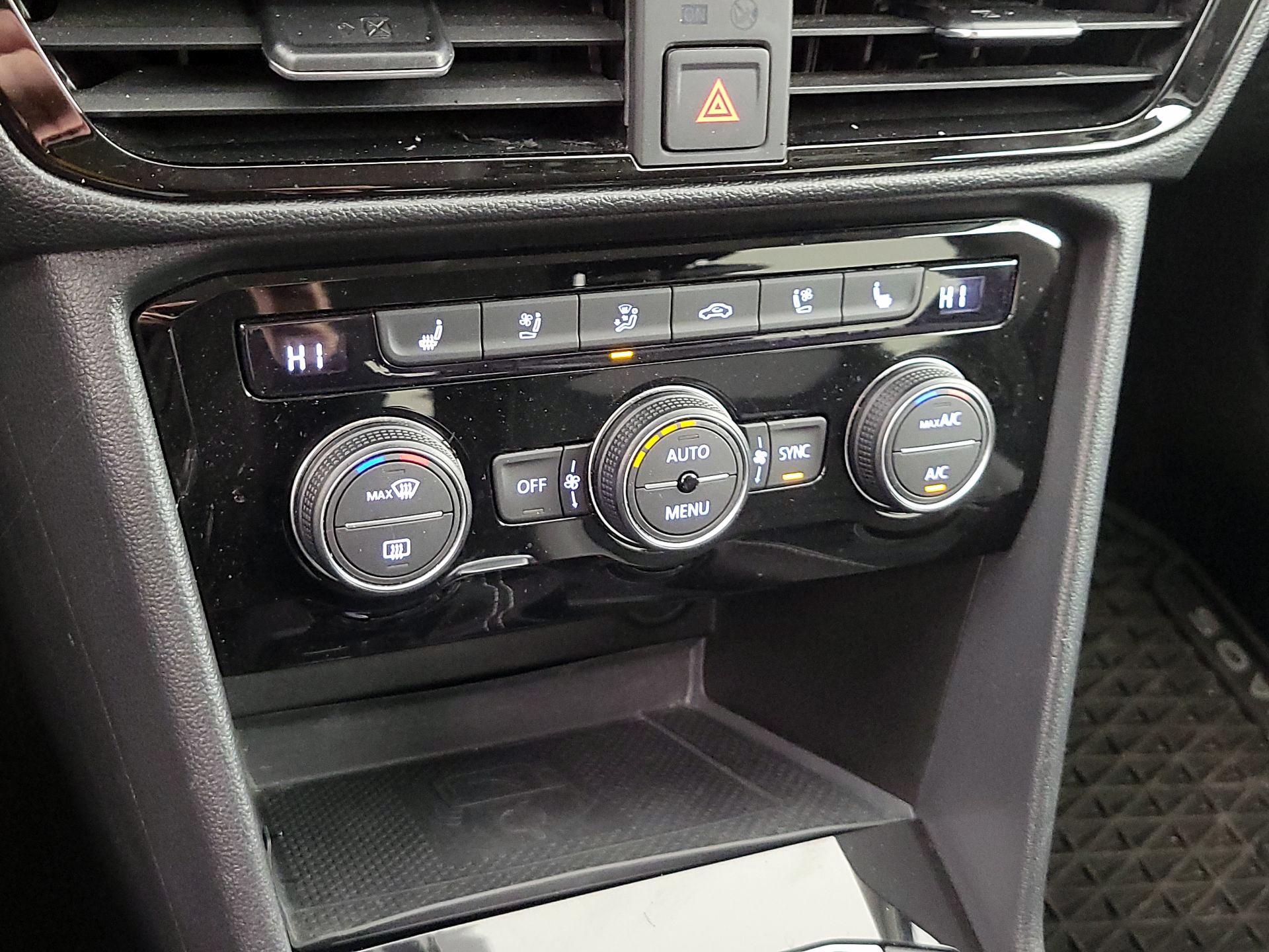 Thumbnail: 2022 Volkswagen Taos - 17