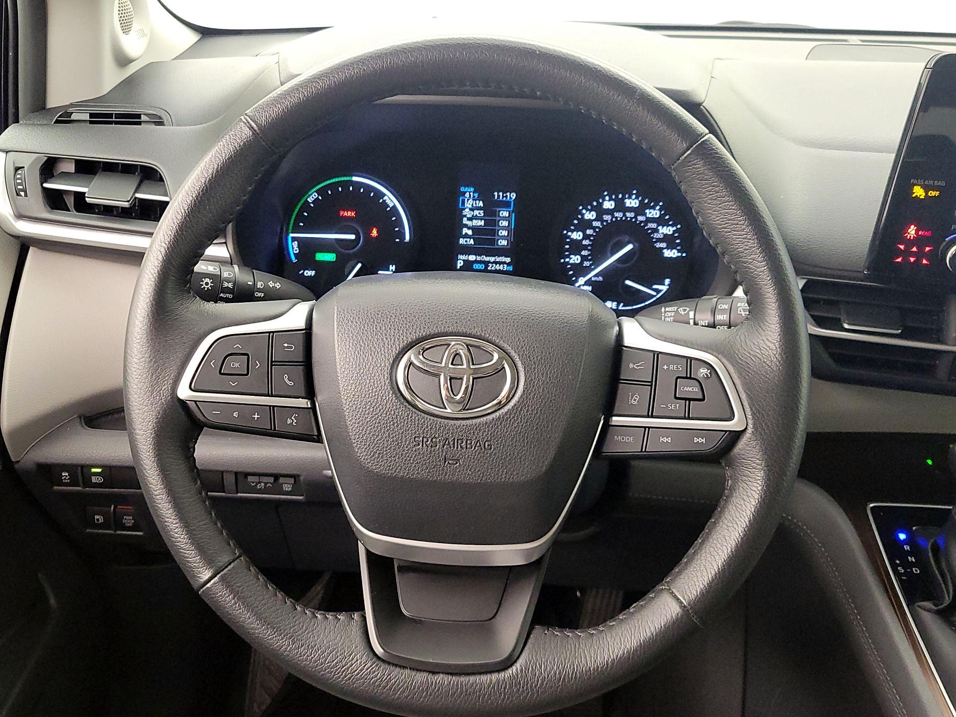 Thumbnail: 2023 Toyota Sienna - 10