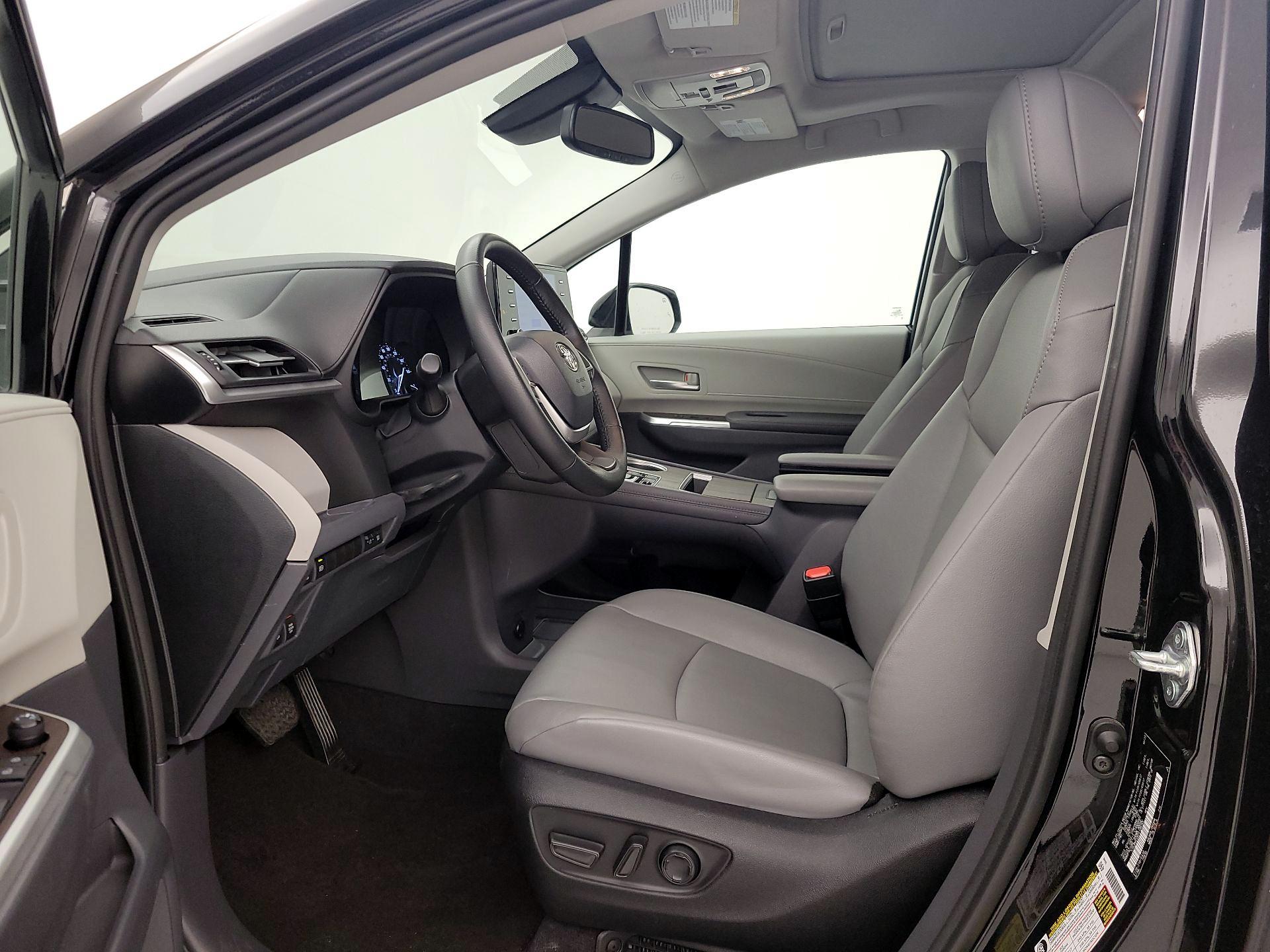 Thumbnail: 2023 Toyota Sienna - 11