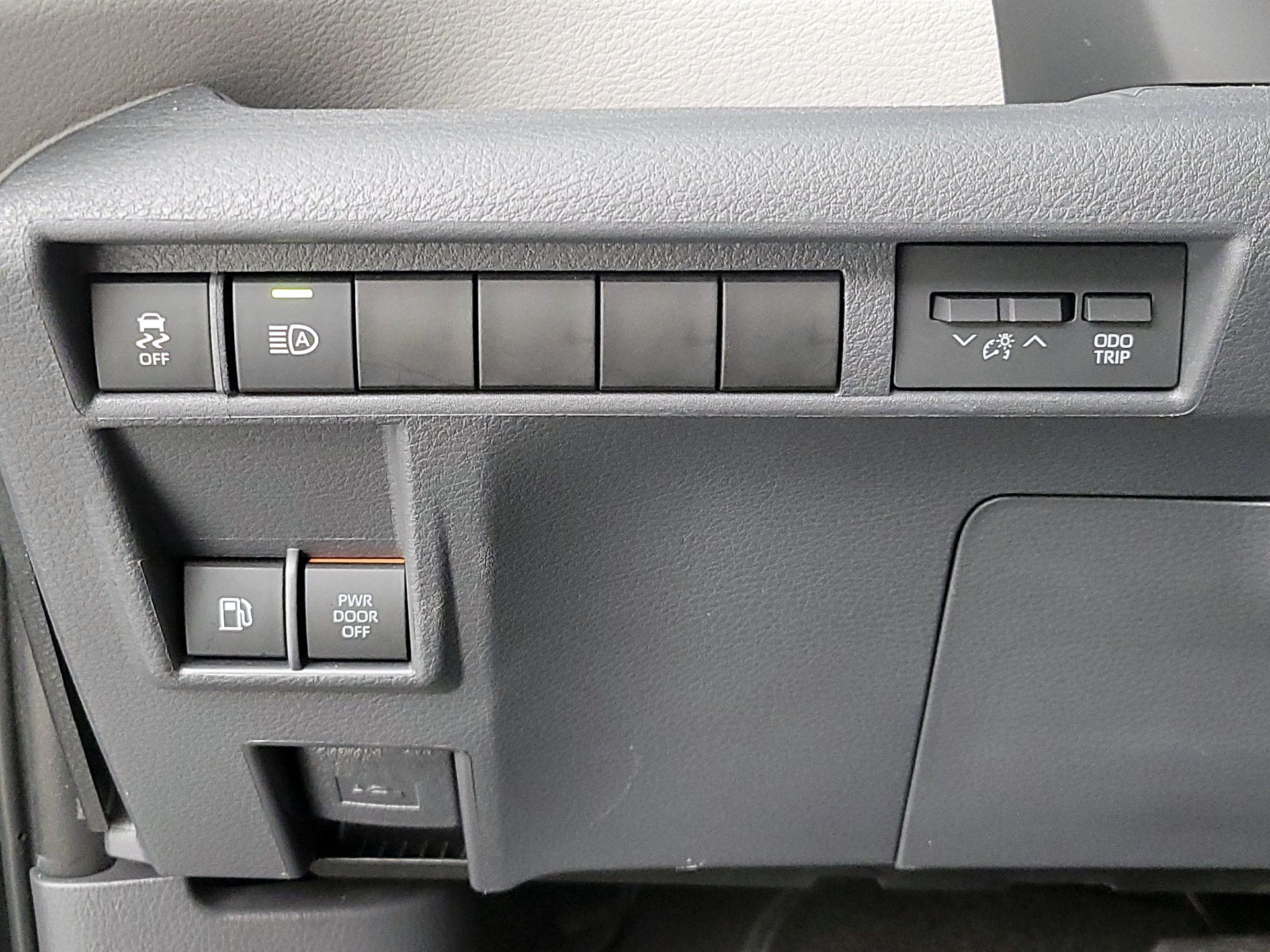 Thumbnail: 2023 Toyota Sienna - 13