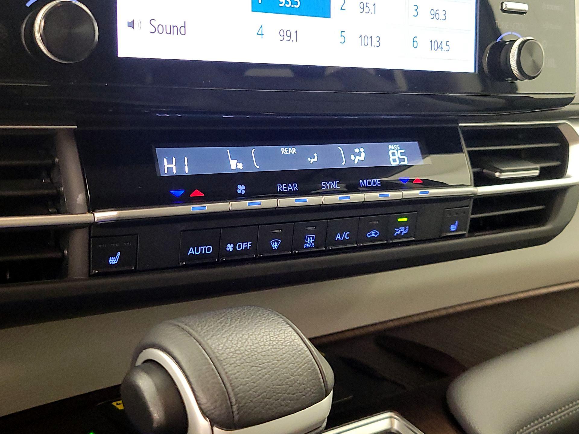 Thumbnail: 2023 Toyota Sienna - 17