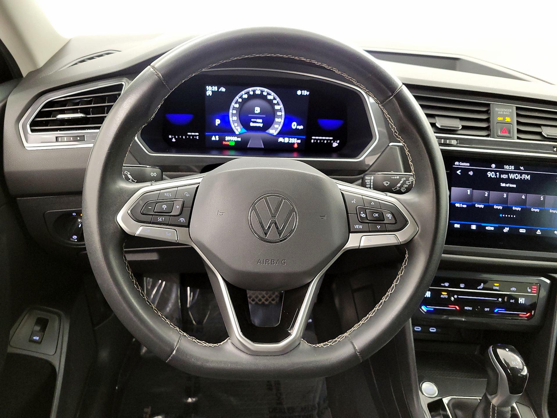 Thumbnail: 2022 Volkswagen Tiguan - 10