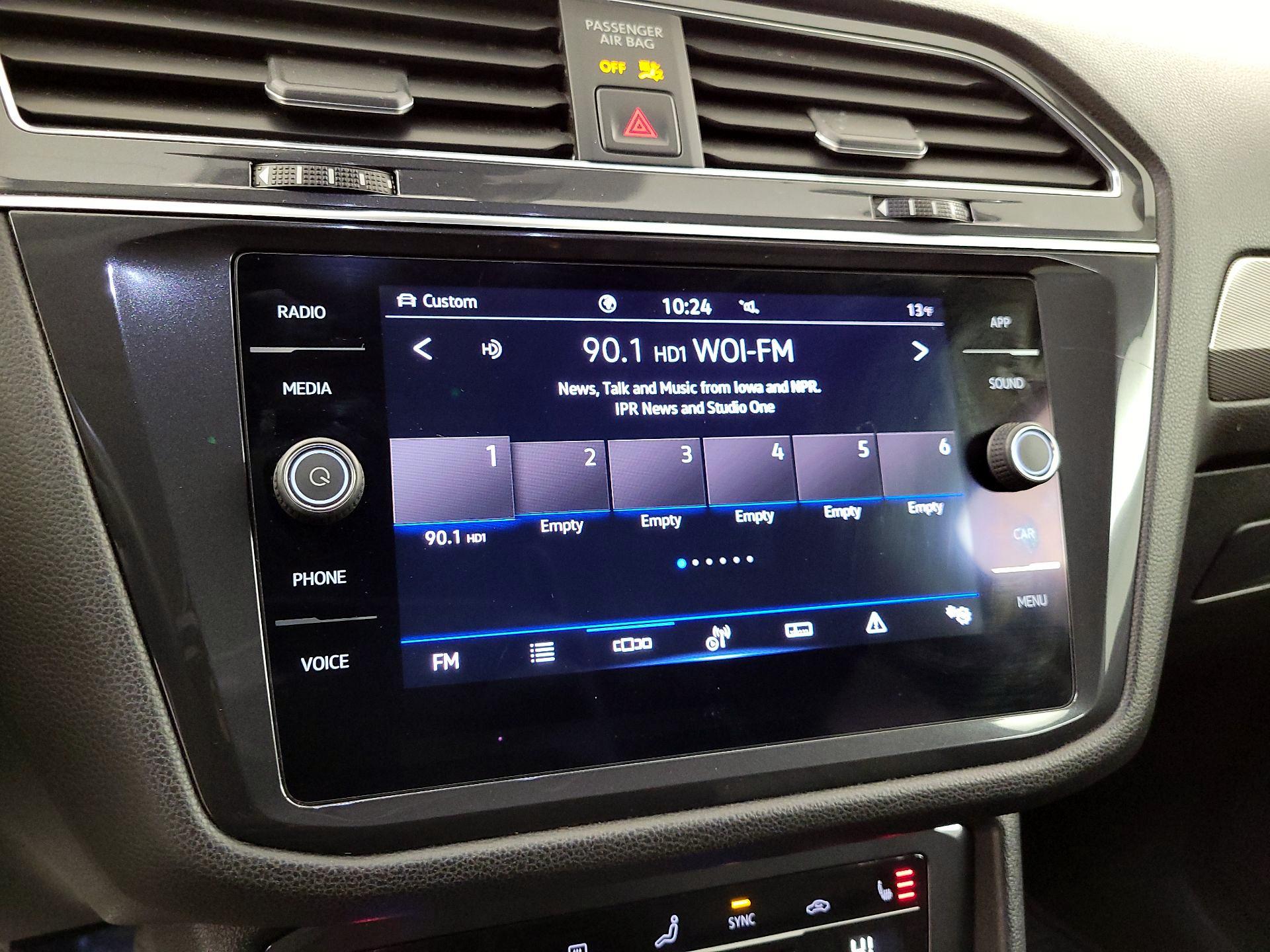 Thumbnail: 2022 Volkswagen Tiguan - 14