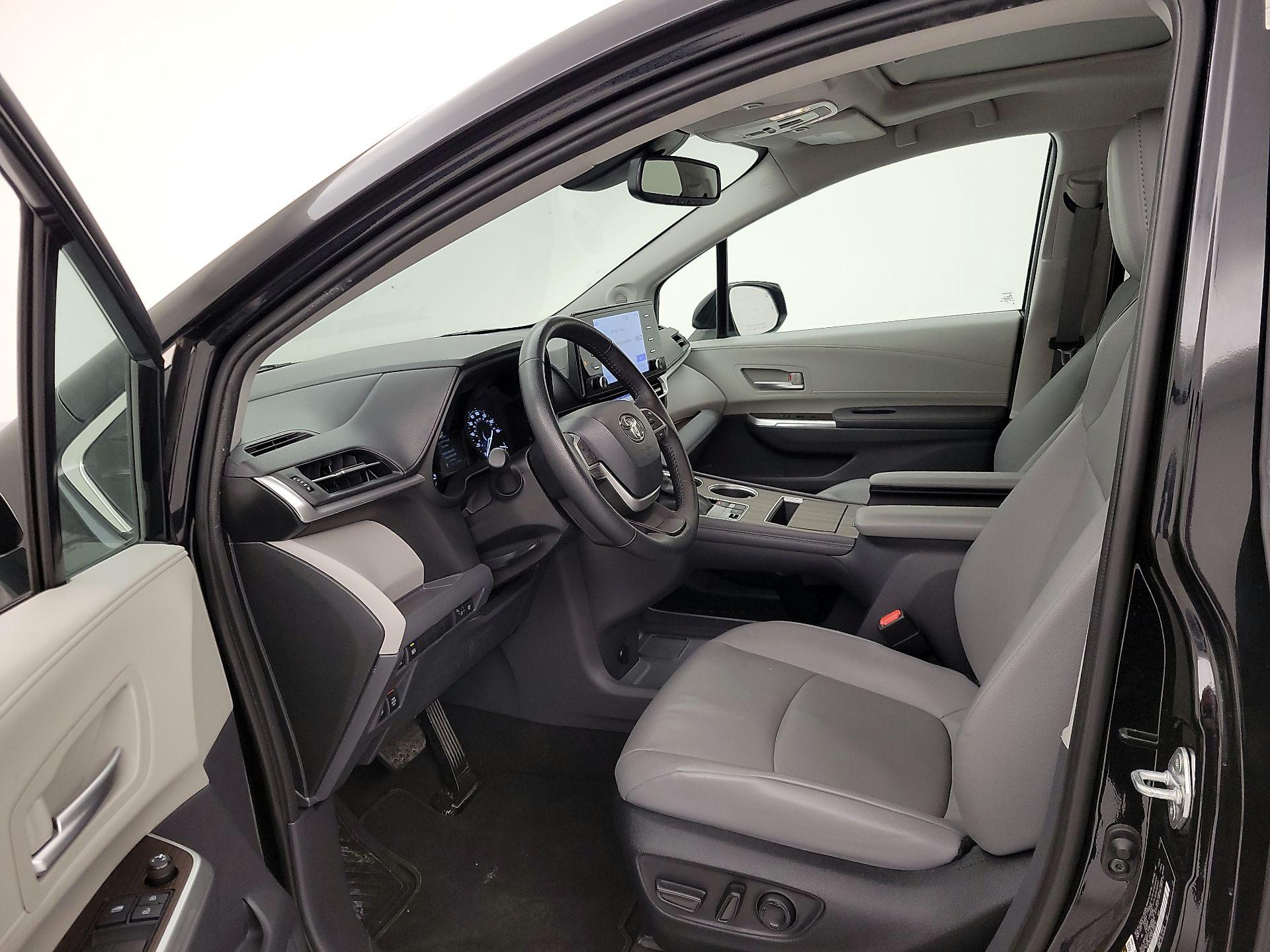 Thumbnail: 2022 Toyota Sienna - 11