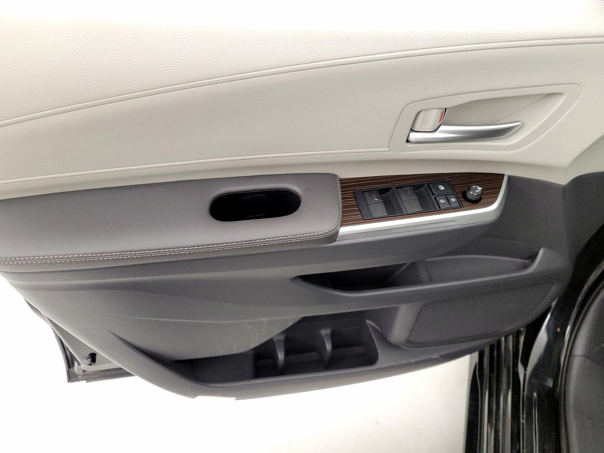 Thumbnail: 2022 Toyota Sienna - 12