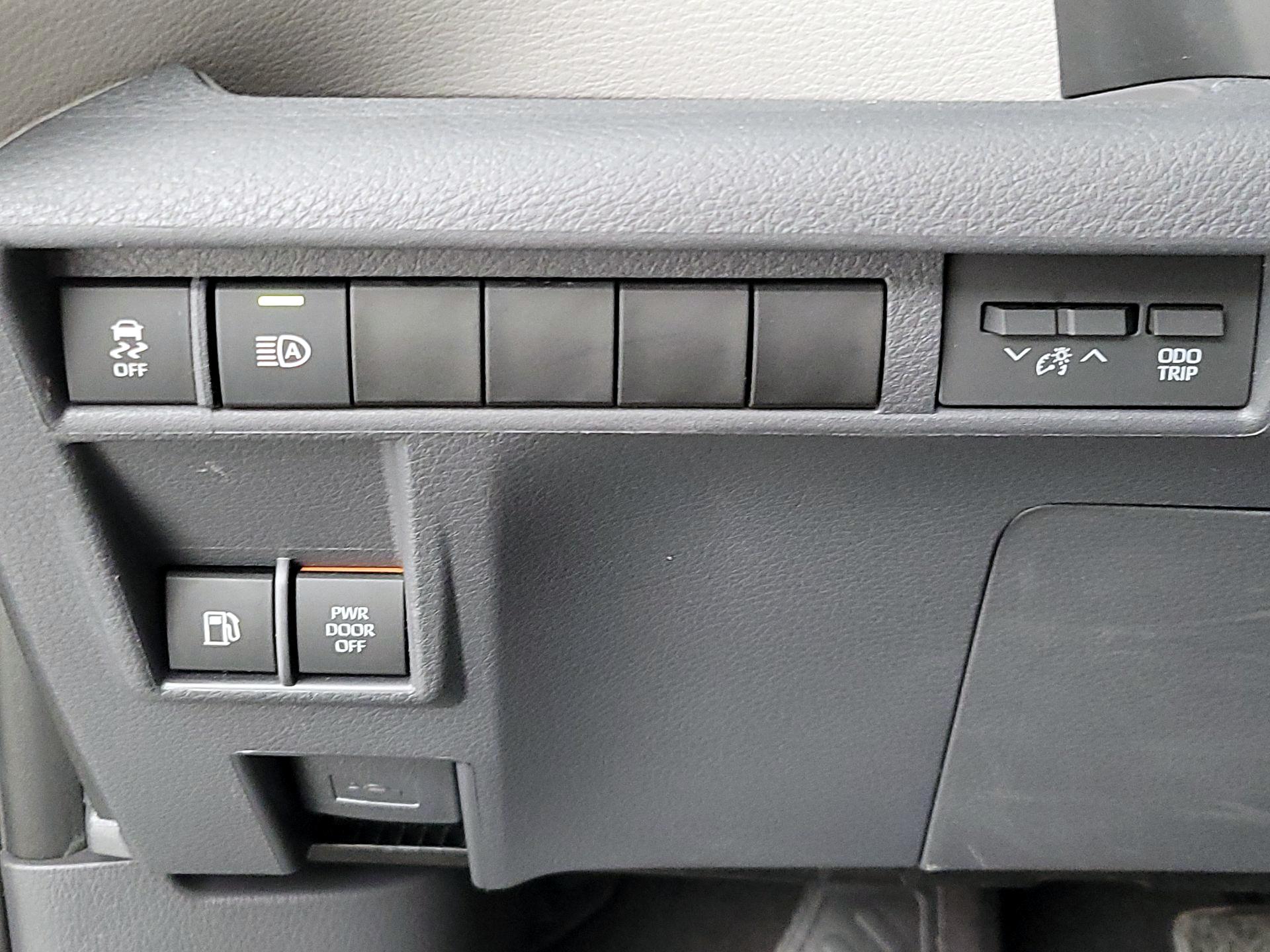 Thumbnail: 2022 Toyota Sienna - 13