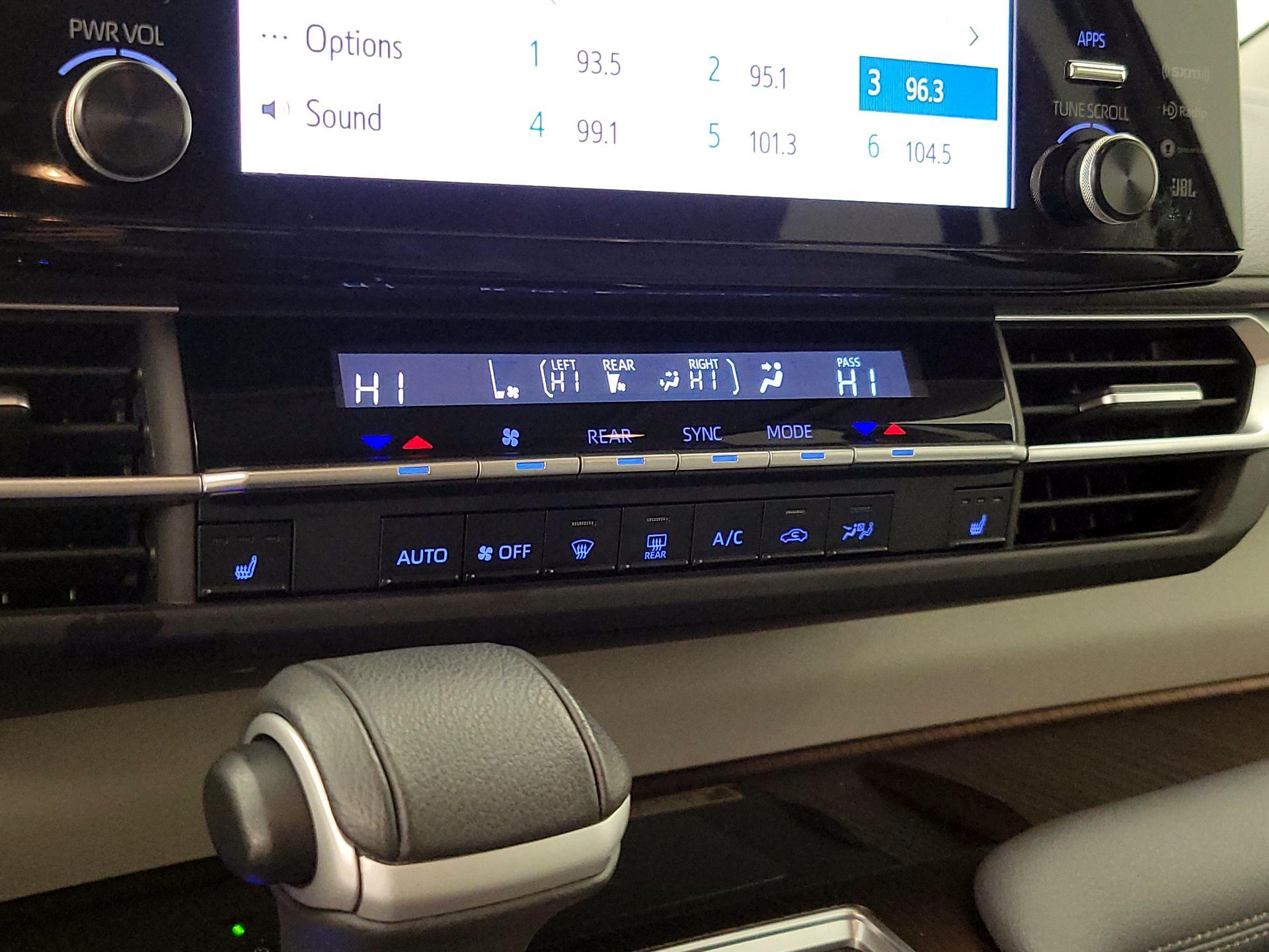 Thumbnail: 2022 Toyota Sienna - 17