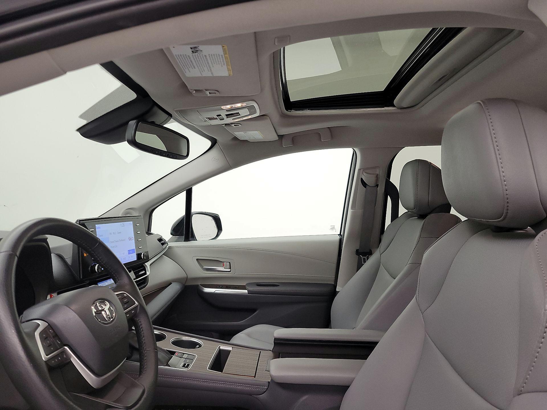 Thumbnail: 2022 Toyota Sienna - 20