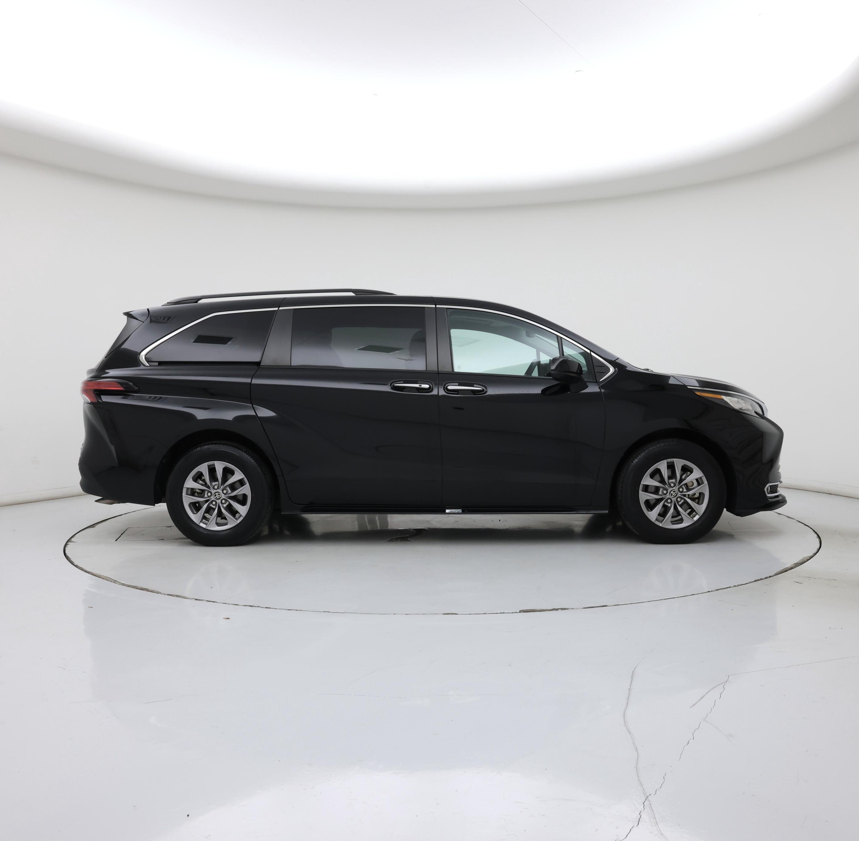 Thumbnail: 2022 Toyota Sienna - 7