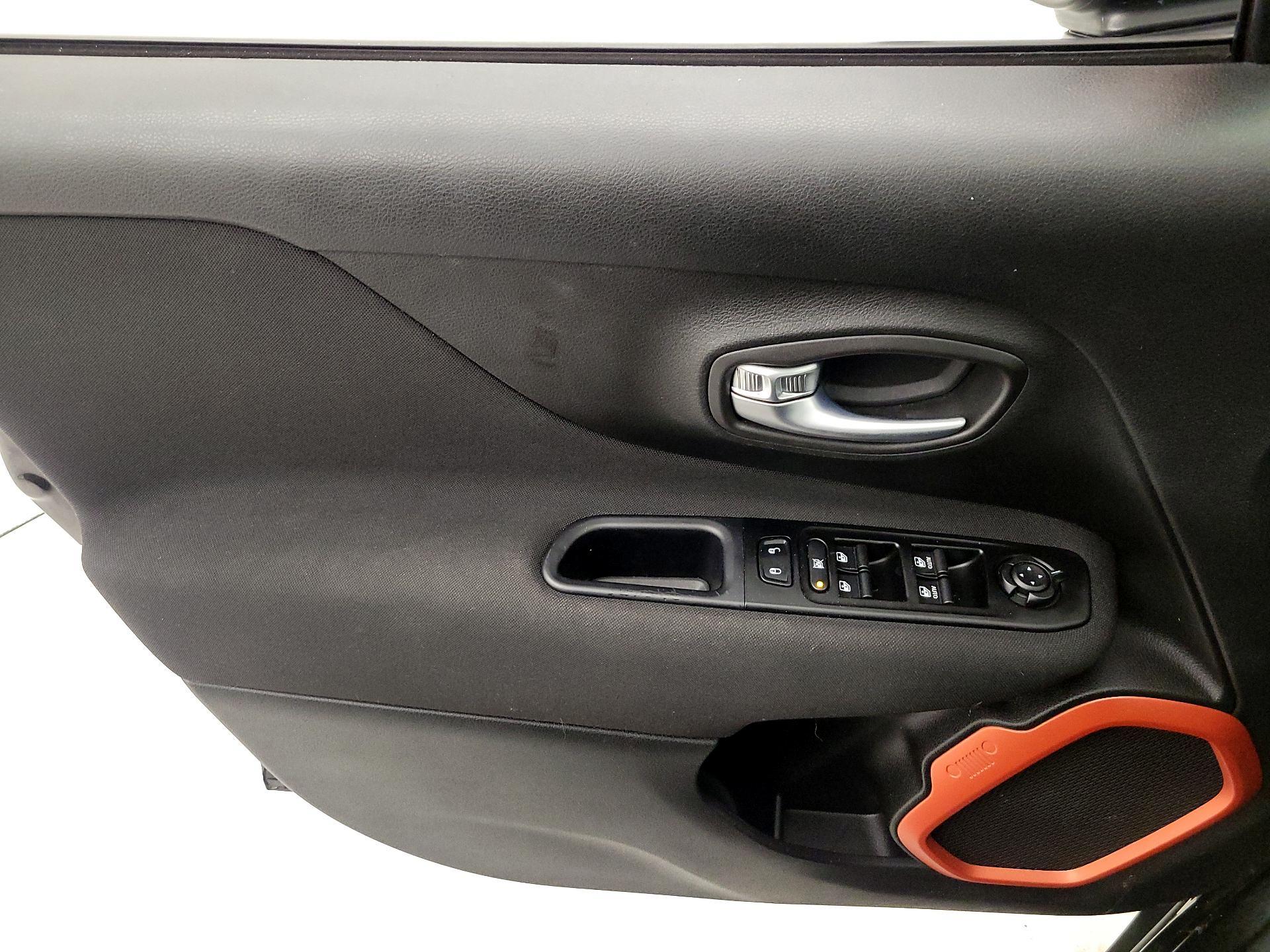 Thumbnail: 2020 Jeep Renegade - 12