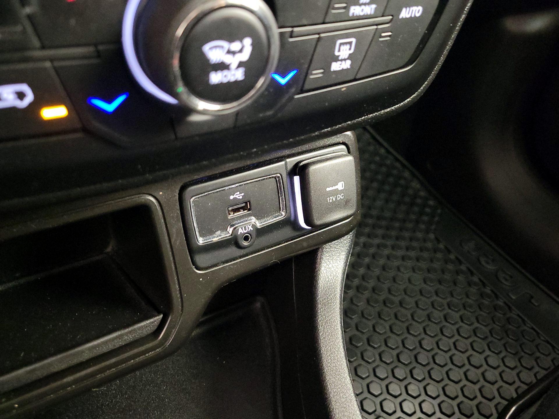 Thumbnail: 2020 Jeep Renegade - 18