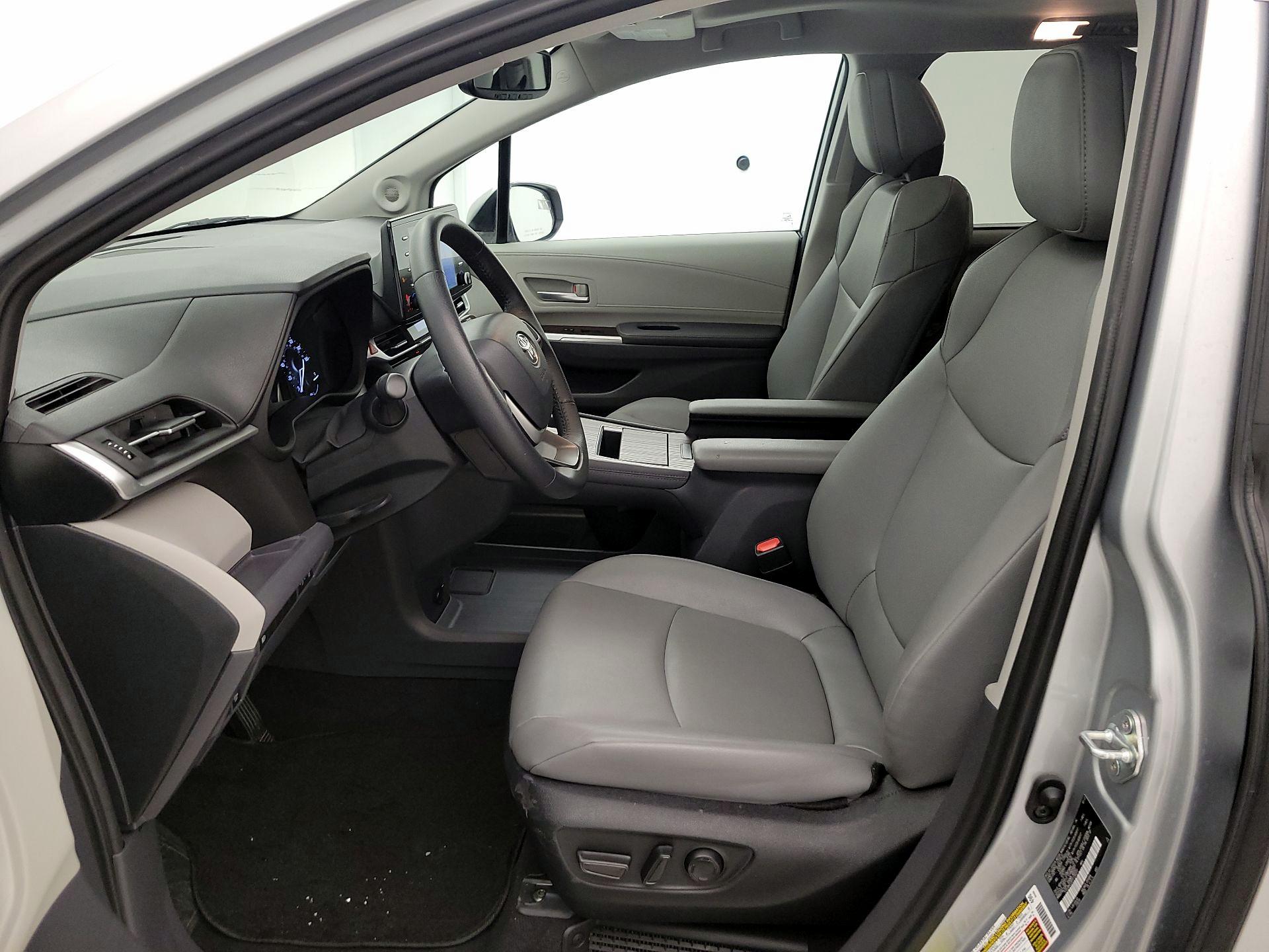 Thumbnail: 2023 Toyota Sienna - 11