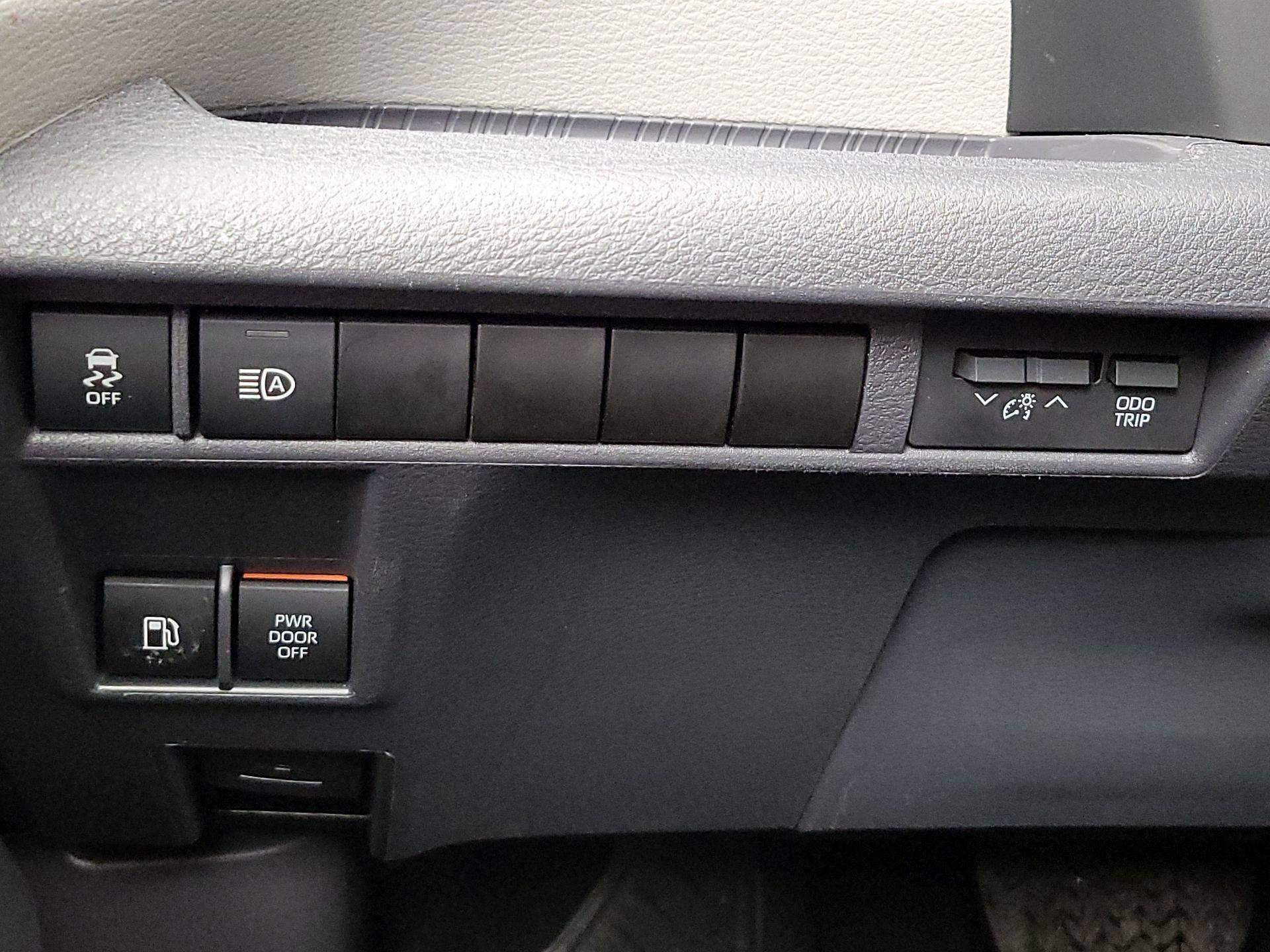 Thumbnail: 2023 Toyota Sienna - 13