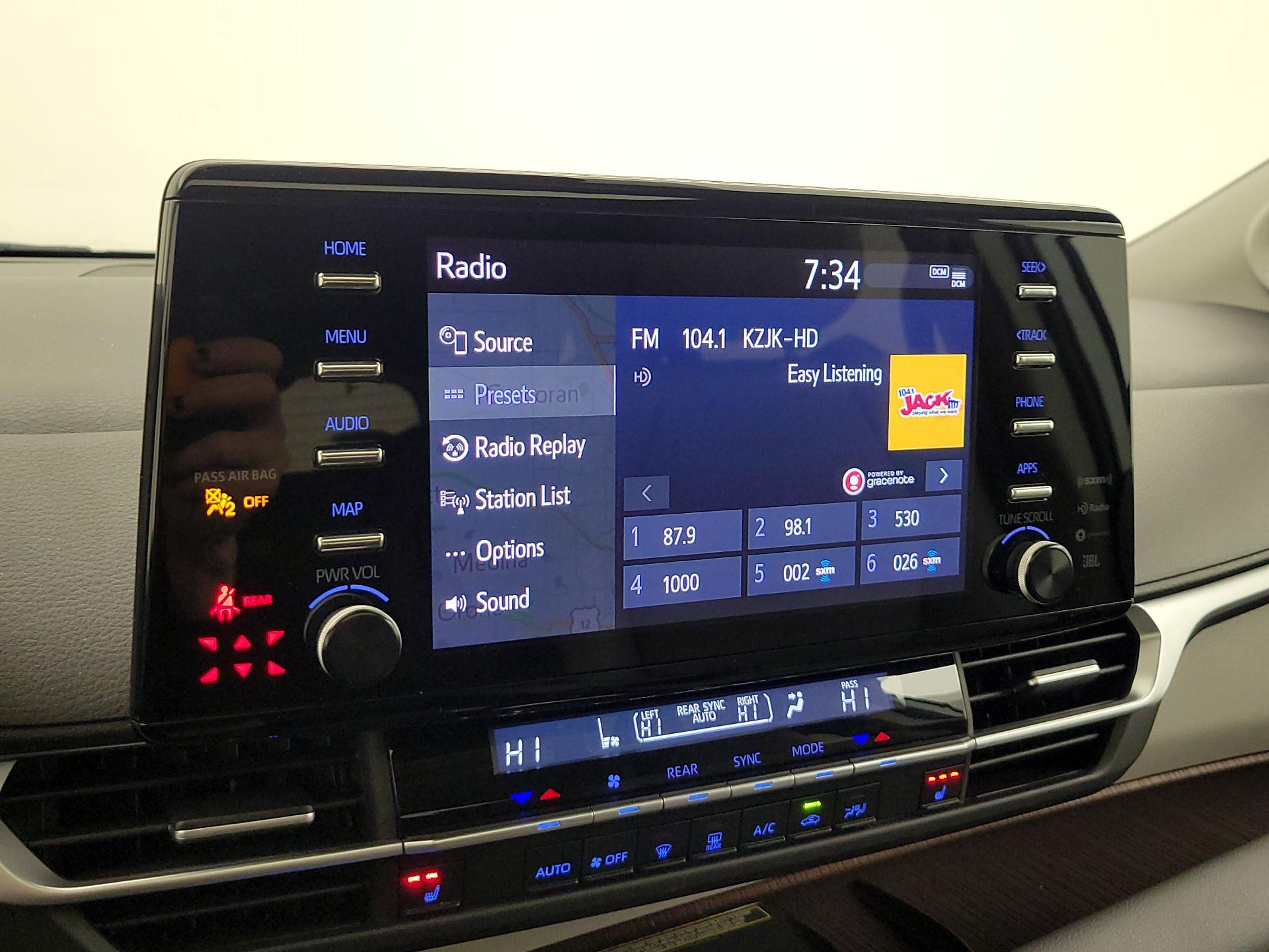 Thumbnail: 2023 Toyota Sienna - 16