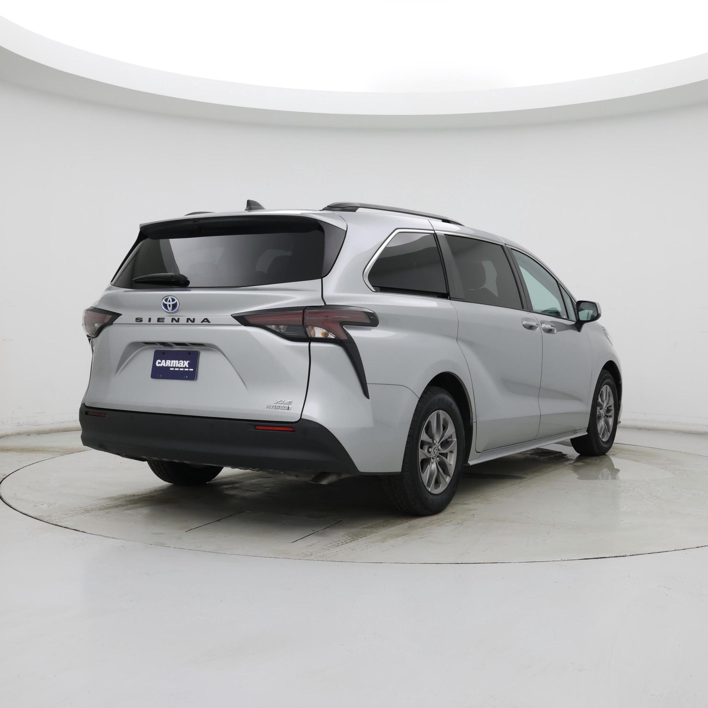 Thumbnail: 2023 Toyota Sienna - 8